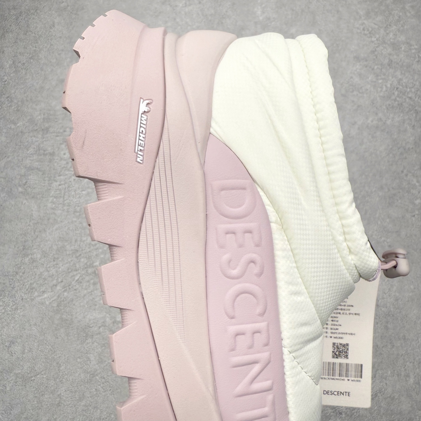 图片[6]-迪桑特DESCENTE SKI STYLE系列 P棉马卡龙厚底面包营地鞋保暖防滑耐磨生活休闲鞋 DESCENTE（迪桑特）创立于1935年，品牌名取自法语词汇，意为“滑降”。品牌箭头标识代表滑雪的三种技术“高速直线滑行”、“穿越”和“侧滑”，也寓意品牌在打造高端专业运动产品中不断追求完美的创新精神，致力于成为中国高端专业滑雪、综训、女子、铁人三项、高尔夫的第一品牌。实拍调校N版已经零色差零失真 百分百还原实物色彩所见即所得 不存在货不对板色差等低级问题 选购参考实物拍摄 不混卖不参货 只用心做好货严格选品 承诺混一赔十 尺码：36 36.5 37.5 38 38.5 39 40 40.5 41 42 42.5 43 44 44.5 45-选品中心