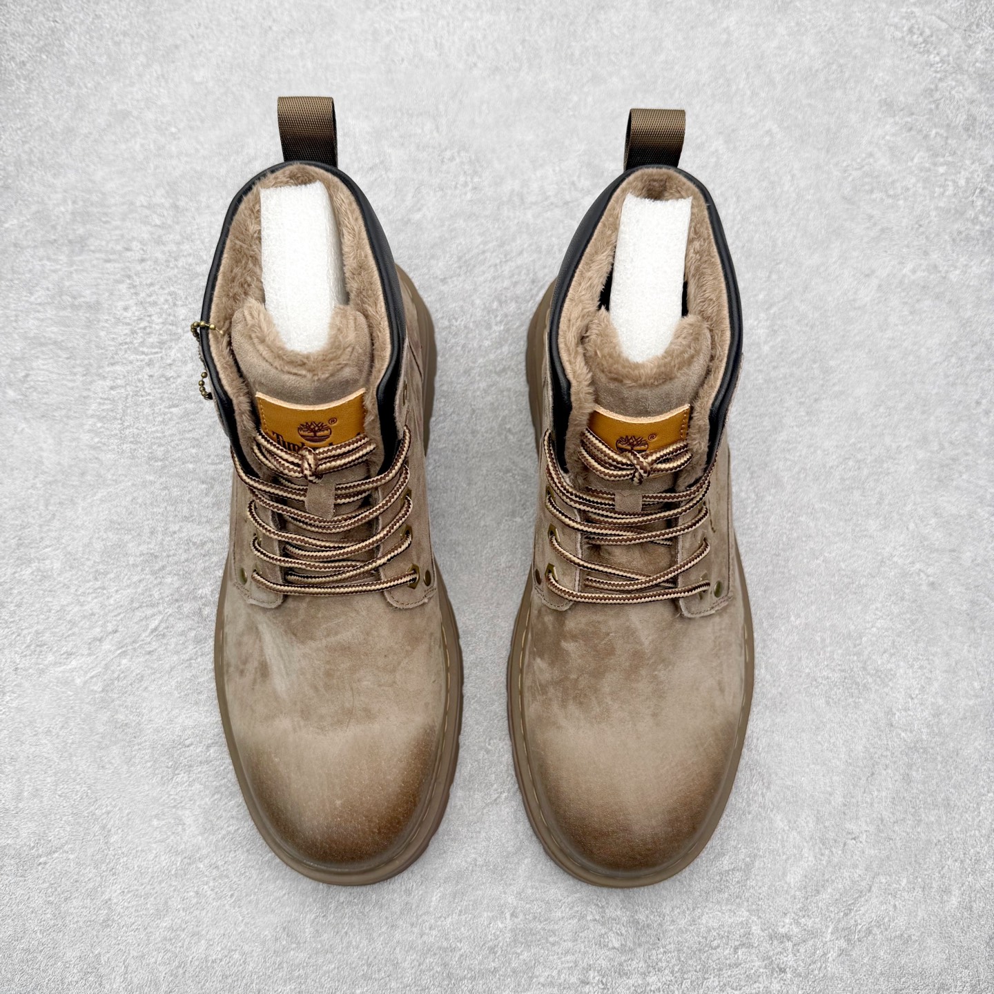 图片[2]-Timberland添柏岚/天伯伦 秋冬新品 秋冬必备户外休闲大黄靴系列#广东大厂品质 原盒原包装 时尚潮流搭配 面料采用意大利🇮🇹顶级磨砂细纹牛皮 轻质大底 搭配防臭防腐真皮乳胶鞋垫 大底到五金都是代工厂原材料制作 同原版固特异永不开胶工艺 好货不杀猪 首单质量严格把控 全网独家首发 品质毋庸置疑 全套官网统一包装 给您完美的穿着体验 质量考究耐穿 型男必备 专治不帅 高品质脚感一流 今年冬季防寒户外专用 日常随意搭配 尺码：38-44（皮鞋码）-选品中心