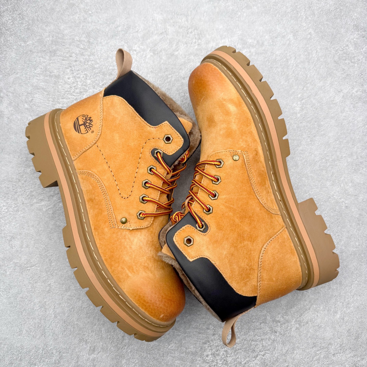 图片[3]-Timberland添柏岚/天伯伦 秋冬新品 秋冬必备户外休闲大黄靴系列#广东大厂品质 原盒原包装 时尚潮流搭配 面料采用意大利🇮🇹顶级磨砂细纹牛皮 轻质大底 搭配防臭防腐真皮乳胶鞋垫 大底到五金都是代工厂原材料制作 同原版固特异永不开胶工艺 好货不杀猪 首单质量严格把控 全网独家首发 品质毋庸置疑 全套官网统一包装 给您完美的穿着体验 质量考究耐穿 型男必备 专治不帅 高品质脚感一流 今年冬季防寒户外专用 日常随意搭配 尺码：38-44（皮鞋码）-选品中心
