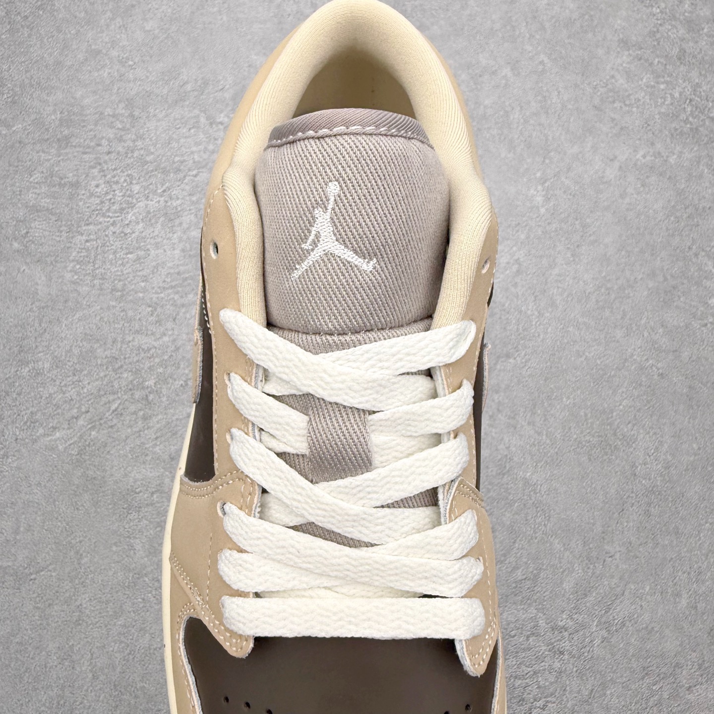 图片[5]-＃K版 Air Jordan AJ1 Low 低帮 IB7011-001 全新流水线出品 DT版本唯一平替选择 市场第二梯队最强版 全部原鞋开发 原楦原纸板开发 全鞋电脑针车 原厂内置全掌气垫 原盒内在原标 唯一Zp原版鞋带绑法 免检产品 全新2022版型 全头层皮料 完美零毛边处理 原厂配置全掌气垫 价格定位良心 几十个配色陆续出货 实拍调校N版已经零色差零失真 百分百还原实物色彩所见即所得 不存在货不对板色差等低级问题 选购参考实物拍摄 不混卖不参货 只用心做好货严格选品 承诺混一赔十 尺码：36 36.5 37.5 38 38.5 39 40 40.5 41 42 42.5 43 44 44.5 45-选品中心