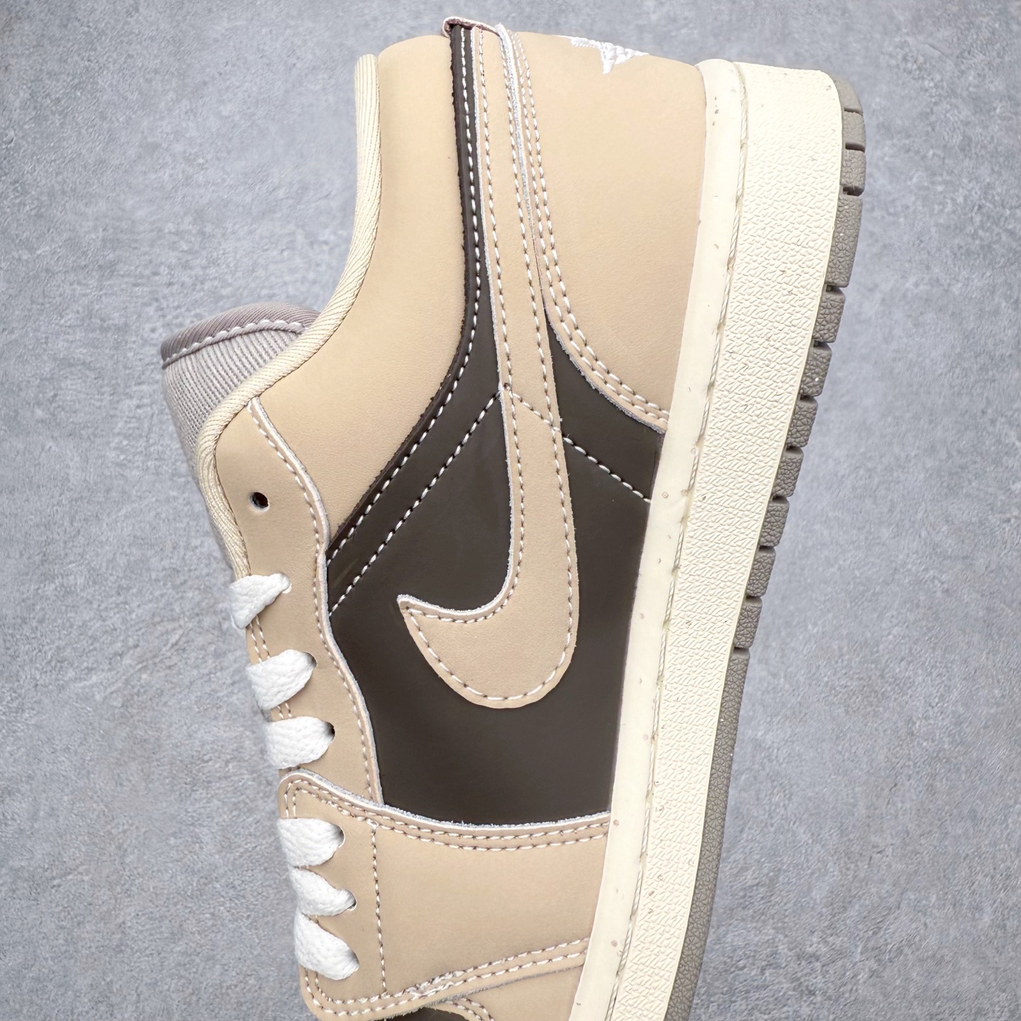 图片[7]-＃K版 Air Jordan AJ1 Low 低帮 IB7011-001 全新流水线出品 DT版本唯一平替选择 市场第二梯队最强版 全部原鞋开发 原楦原纸板开发 全鞋电脑针车 原厂内置全掌气垫 原盒内在原标 唯一Zp原版鞋带绑法 免检产品 全新2022版型 全头层皮料 完美零毛边处理 原厂配置全掌气垫 价格定位良心 几十个配色陆续出货 实拍调校N版已经零色差零失真 百分百还原实物色彩所见即所得 不存在货不对板色差等低级问题 选购参考实物拍摄 不混卖不参货 只用心做好货严格选品 承诺混一赔十 尺码：36 36.5 37.5 38 38.5 39 40 40.5 41 42 42.5 43 44 44.5 45-选品中心