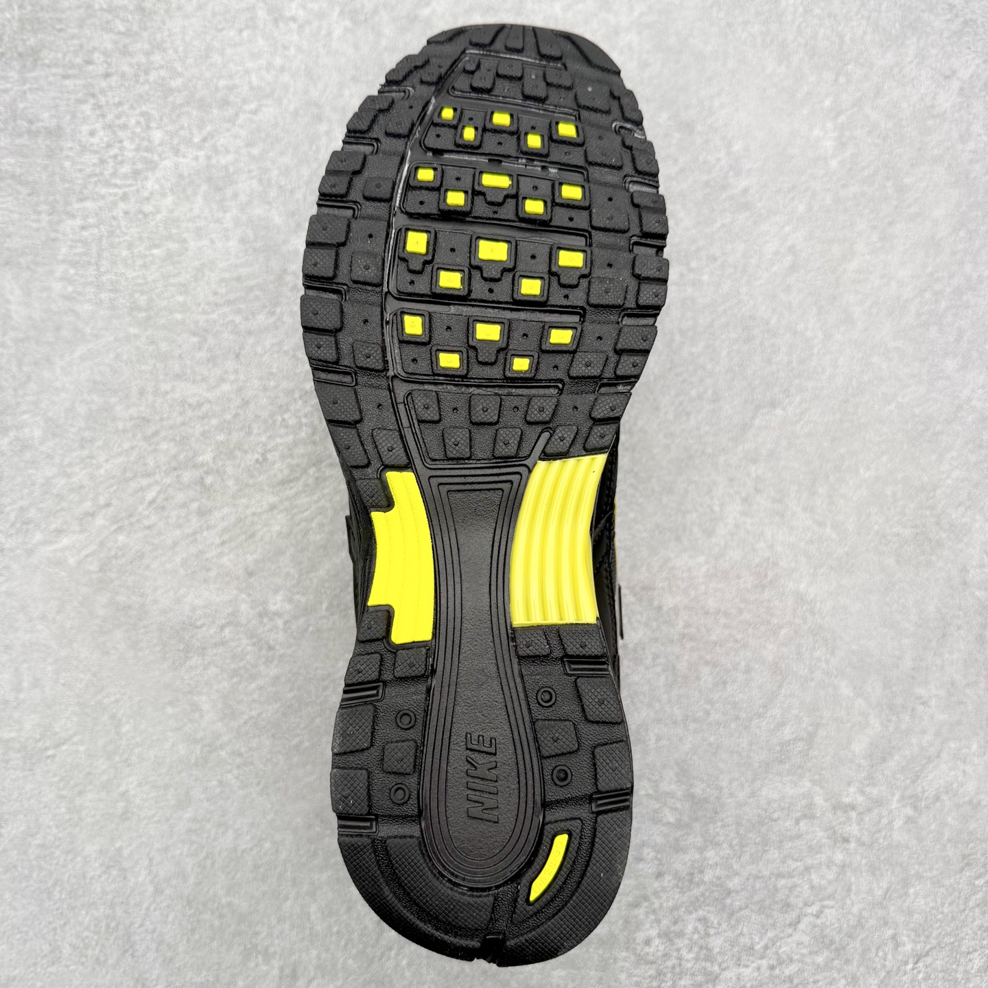 图片[9]-NK P-6000 系列低帮复古老爹风休闲运动舒适慢跑鞋 融合 Pegasus 过往运动鞋设计 助力 21 世纪早期跑步运动跃升时尚新高度 采用透气网眼布、运动风格线条和耐穿覆面 兼具吸睛外观和舒适感受 中底泡绵以田径赛道为灵感 打造厚实设计 缔造出众缓震性能 尺码：36 36.5 37.5 38 38.5 39 40 40.5 41 42 42.5 43 44 44.5 45-选品中心