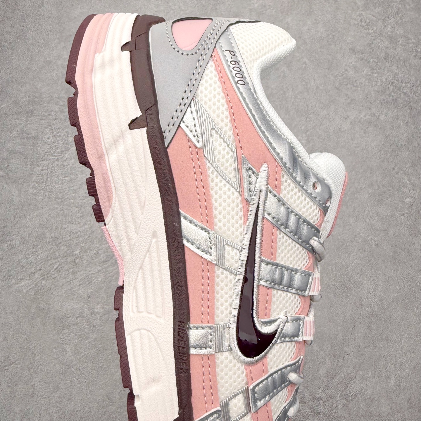 图片[6]-NK P-6000 系列低帮复古老爹风休闲运动舒适慢跑鞋 融合 Pegasus 过往运动鞋设计 助力 21 世纪早期跑步运动跃升时尚新高度 采用透气网眼布、运动风格线条和耐穿覆面 兼具吸睛外观和舒适感受 中底泡绵以田径赛道为灵感 打造厚实设计 缔造出众缓震性能 尺码：36 36.5 37.5 38 38.5 39 40 40.5 41 42 42.5 43 44 44.5 45-选品中心