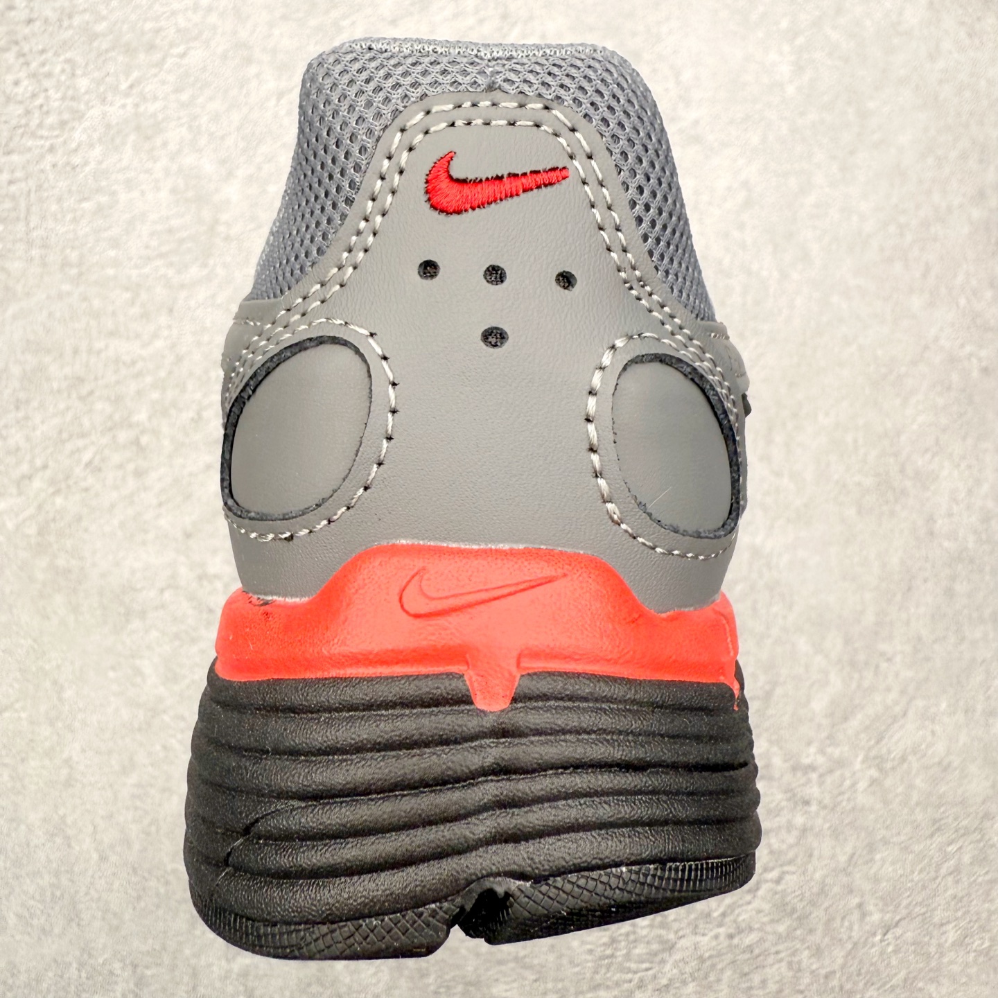 图片[8]-NK P-6000 系列低帮复古老爹风休闲运动舒适慢跑鞋 融合 Pegasus 过往运动鞋设计 助力 21 世纪早期跑步运动跃升时尚新高度 采用透气网眼布、运动风格线条和耐穿覆面 兼具吸睛外观和舒适感受 中底泡绵以田径赛道为灵感 打造厚实设计 缔造出众缓震性能 尺码：36 36.5 37.5 38 38.5 39 40 40.5 41 42 42.5 43 44 44.5 45-选品中心