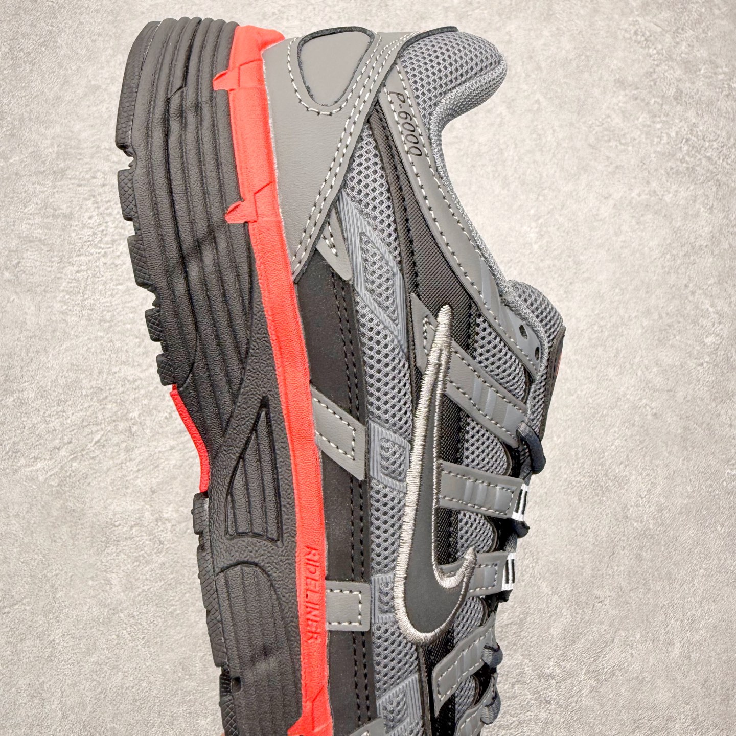 图片[6]-NK P-6000 系列低帮复古老爹风休闲运动舒适慢跑鞋 融合 Pegasus 过往运动鞋设计 助力 21 世纪早期跑步运动跃升时尚新高度 采用透气网眼布、运动风格线条和耐穿覆面 兼具吸睛外观和舒适感受 中底泡绵以田径赛道为灵感 打造厚实设计 缔造出众缓震性能 尺码：36 36.5 37.5 38 38.5 39 40 40.5 41 42 42.5 43 44 44.5 45-选品中心