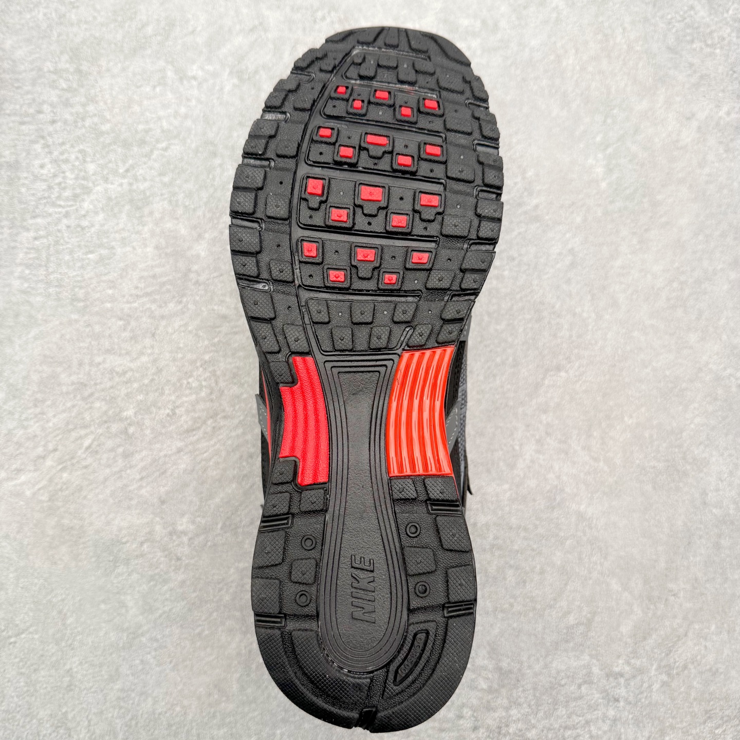 图片[9]-NK P-6000 系列低帮复古老爹风休闲运动舒适慢跑鞋 融合 Pegasus 过往运动鞋设计 助力 21 世纪早期跑步运动跃升时尚新高度 采用透气网眼布、运动风格线条和耐穿覆面 兼具吸睛外观和舒适感受 中底泡绵以田径赛道为灵感 打造厚实设计 缔造出众缓震性能 尺码：36 36.5 37.5 38 38.5 39 40 40.5 41 42 42.5 43 44 44.5 45-选品中心