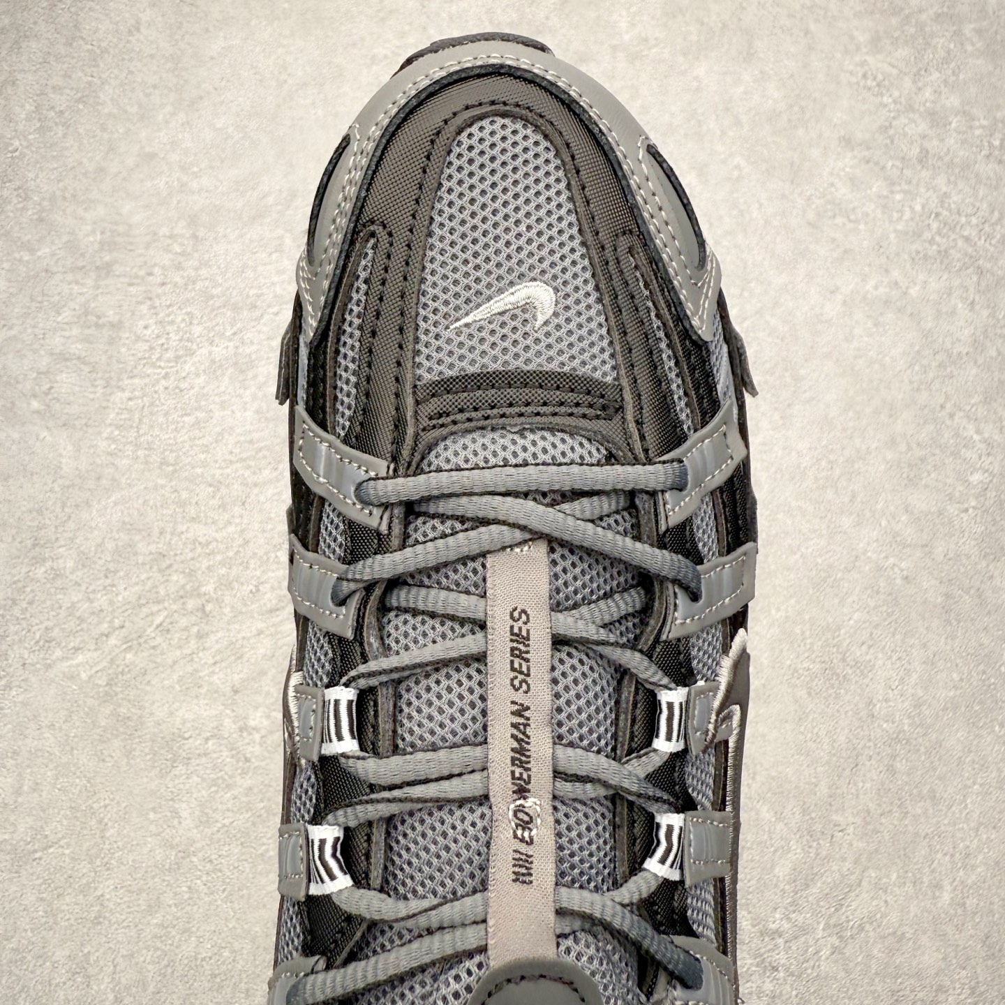 图片[4]-NK P-6000 系列低帮复古老爹风休闲运动舒适慢跑鞋 融合 Pegasus 过往运动鞋设计 助力 21 世纪早期跑步运动跃升时尚新高度 采用透气网眼布、运动风格线条和耐穿覆面 兼具吸睛外观和舒适感受 中底泡绵以田径赛道为灵感 打造厚实设计 缔造出众缓震性能 尺码：36 36.5 37.5 38 38.5 39 40 40.5 41 42 42.5 43 44 44.5 45-选品中心