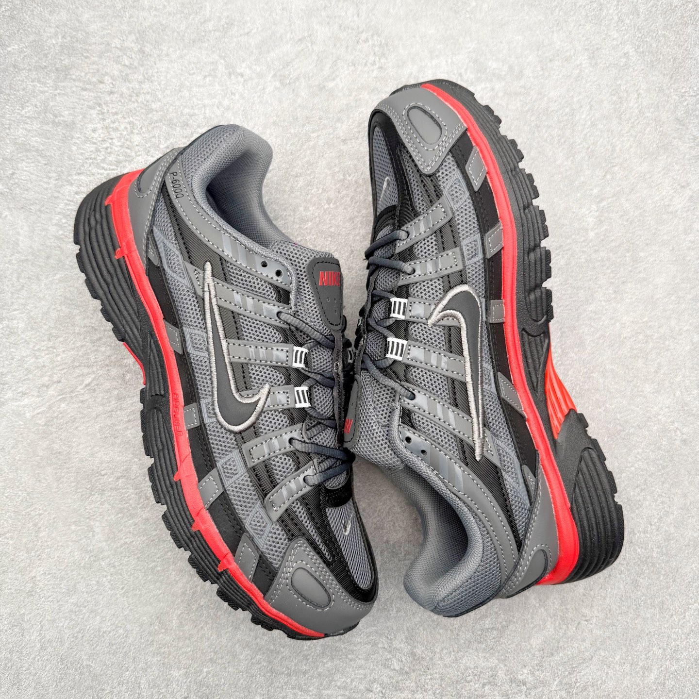 图片[3]-NK P-6000 系列低帮复古老爹风休闲运动舒适慢跑鞋 融合 Pegasus 过往运动鞋设计 助力 21 世纪早期跑步运动跃升时尚新高度 采用透气网眼布、运动风格线条和耐穿覆面 兼具吸睛外观和舒适感受 中底泡绵以田径赛道为灵感 打造厚实设计 缔造出众缓震性能 尺码：36 36.5 37.5 38 38.5 39 40 40.5 41 42 42.5 43 44 44.5 45-选品中心