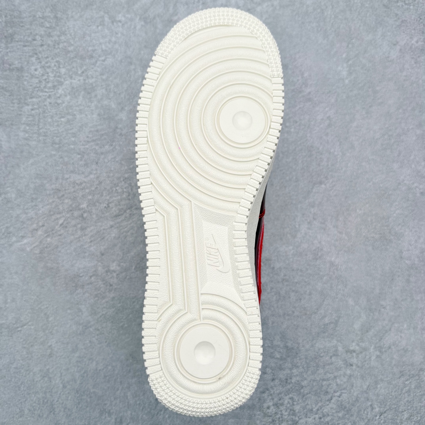 图片[9]-NK Air Force 1´07 Low 空军一号低帮百搭休闲运动板鞋 FV3694-103 柔软、弹性十足的缓震性能和出色的中底设计 横跨复古与现代的外型结合 造就出风靡全球 三十多年的Force 1 直到今天还深受青睐 实拍调校N版已经零色差零失真 百分百还原实物色彩所见即所得 不存在货不对板色差等低级问题 选购参考实物拍摄 不混卖不参货 只用心做好货严格选品 承诺混一赔十 尺码：36 36.5 37.5 38 38.5 39 40 40.5 41 42 42.5 43 44 44.5 45-选品中心