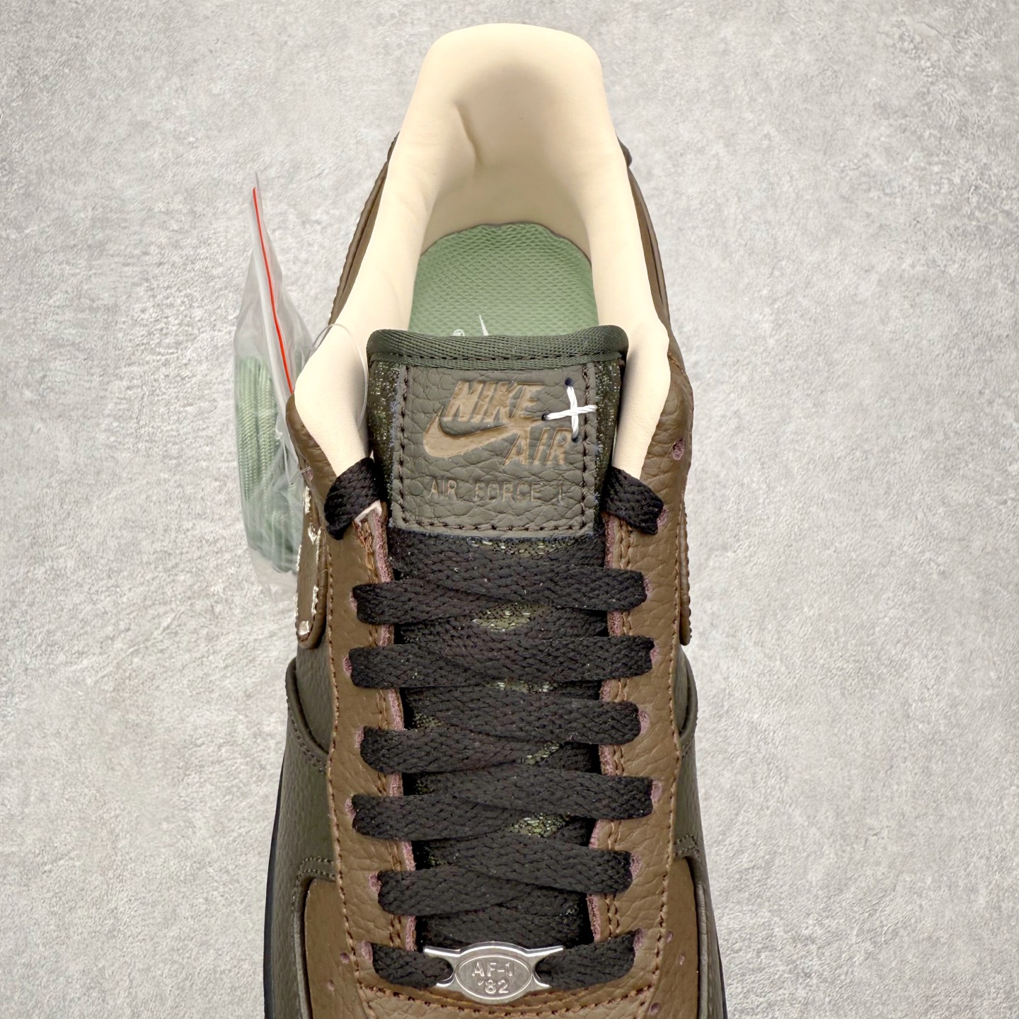 图片[5]-NK Air Force 1´07 Low 空军一号低帮百搭休闲运动板鞋 IQ1122-320 柔软、弹性十足的缓震性能和出色的中底设计 横跨复古与现代的外型结合 造就出风靡全球 三十多年的Force 1 直到今天还深受青睐 实拍调校N版已经零色差零失真 百分百还原实物色彩所见即所得 不存在货不对板色差等低级问题 选购参考实物拍摄 不混卖不参货 只用心做好货严格选品 承诺混一赔十 尺码：36 36.5 37.5 38 38.5 39 40 40.5 41 42 42.5 43 44 44.5 45-选品中心