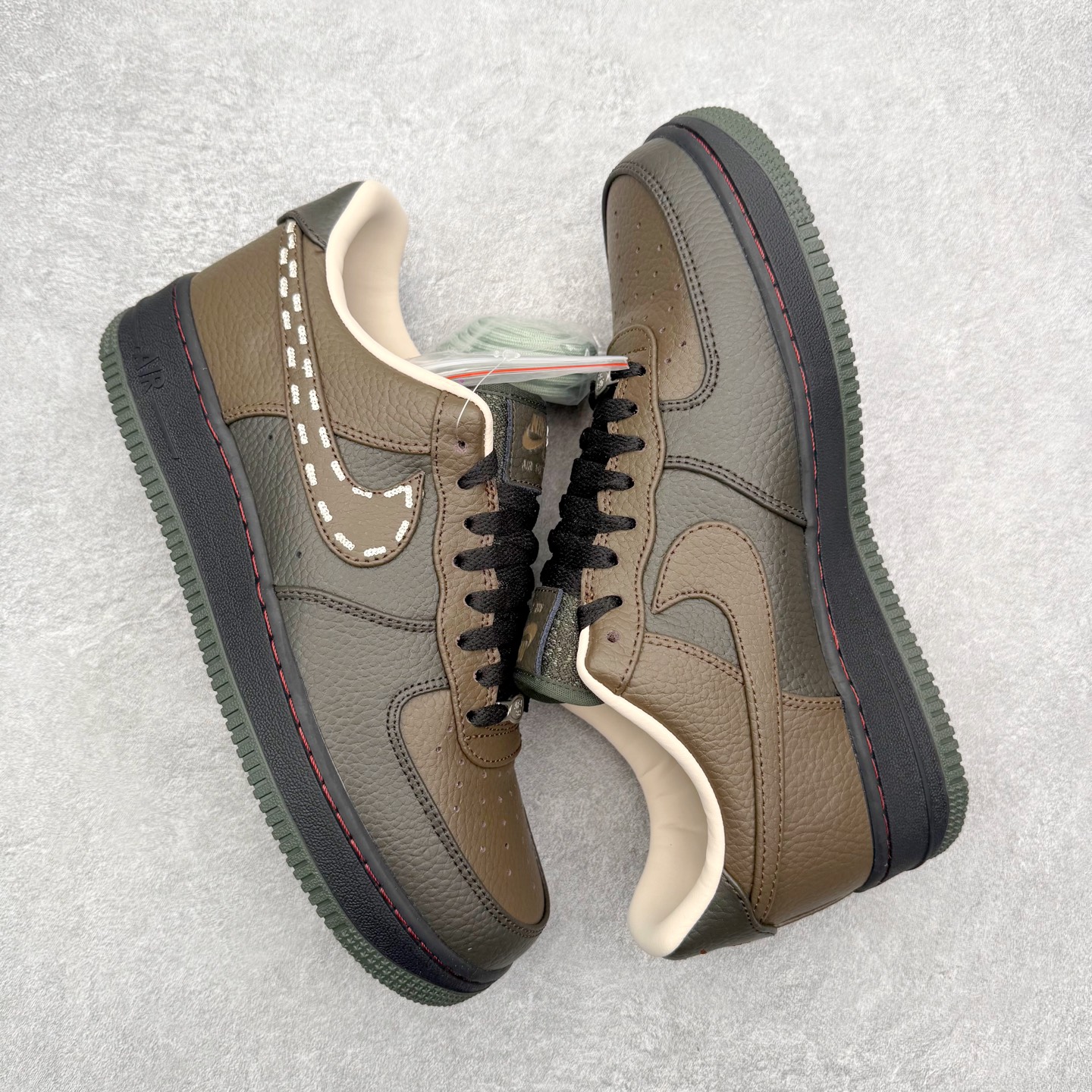 图片[3]-NK Air Force 1´07 Low 空军一号低帮百搭休闲运动板鞋 IQ1122-320 柔软、弹性十足的缓震性能和出色的中底设计 横跨复古与现代的外型结合 造就出风靡全球 三十多年的Force 1 直到今天还深受青睐 实拍调校N版已经零色差零失真 百分百还原实物色彩所见即所得 不存在货不对板色差等低级问题 选购参考实物拍摄 不混卖不参货 只用心做好货严格选品 承诺混一赔十 尺码：36 36.5 37.5 38 38.5 39 40 40.5 41 42 42.5 43 44 44.5 45-选品中心