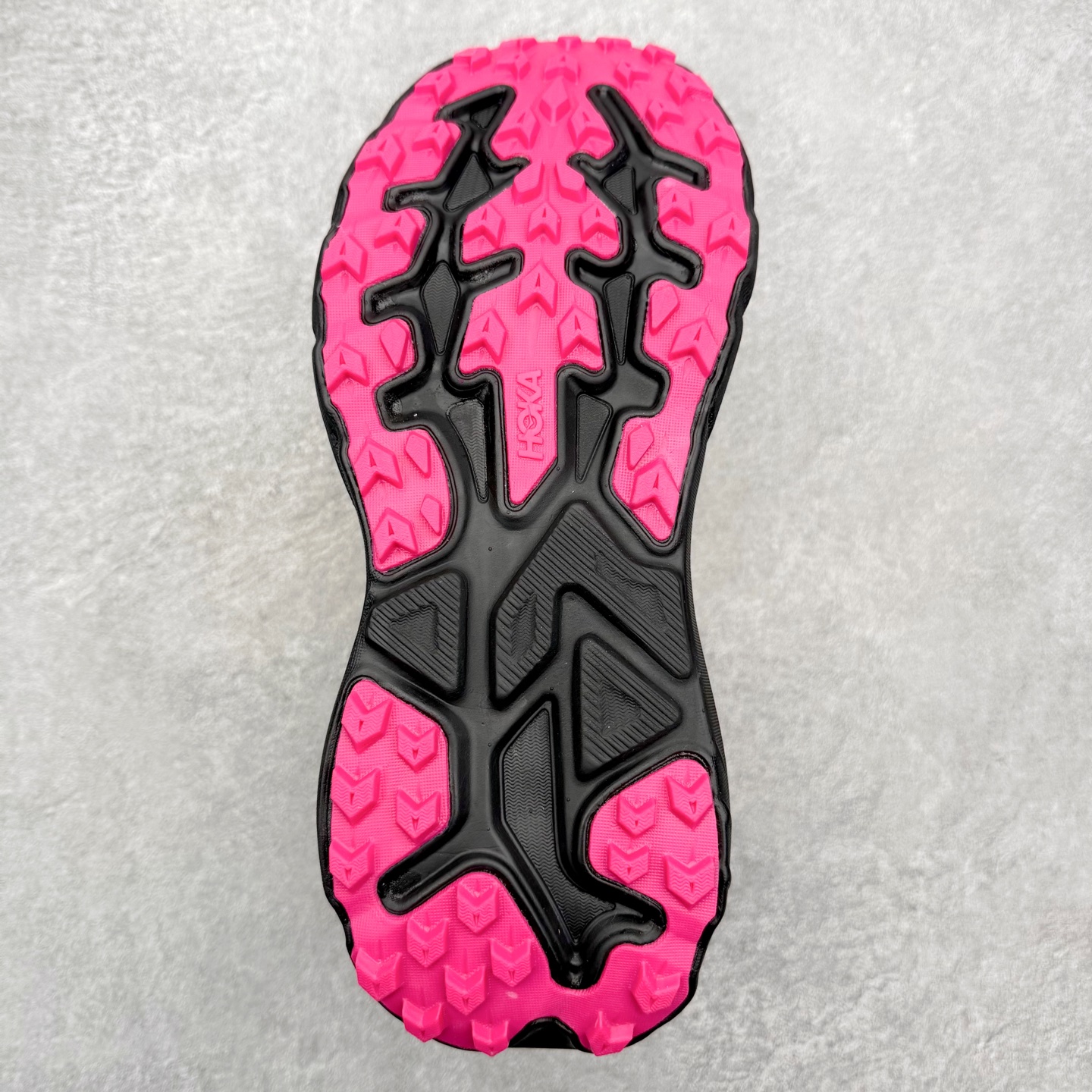 图片[9]-HOKA ONE ONE Challenger ATR 8 挑战者八代轻便耐磨防滑跑步鞋 新一代Challenger泡棉中底减重10% 增加3mm强化缓震、打造Q弹脚感 后跟采用延伸设计 加强跟腱保护、便于穿脱 搭配环保工程网布增加透气、短靴细节防止碎石进入 重新设计的大底以轮胎刻纹为灵感 以更密集的全大底水波刻纹 搭配加大面积的高耐磨橡胶与4mm大刻纹设计 增加整体抓地力与稳定性 尺码：36 36.5 37.5 38 38.5 39 40 40.5 41 42 42.5 43 44 44.5 45-选品中心