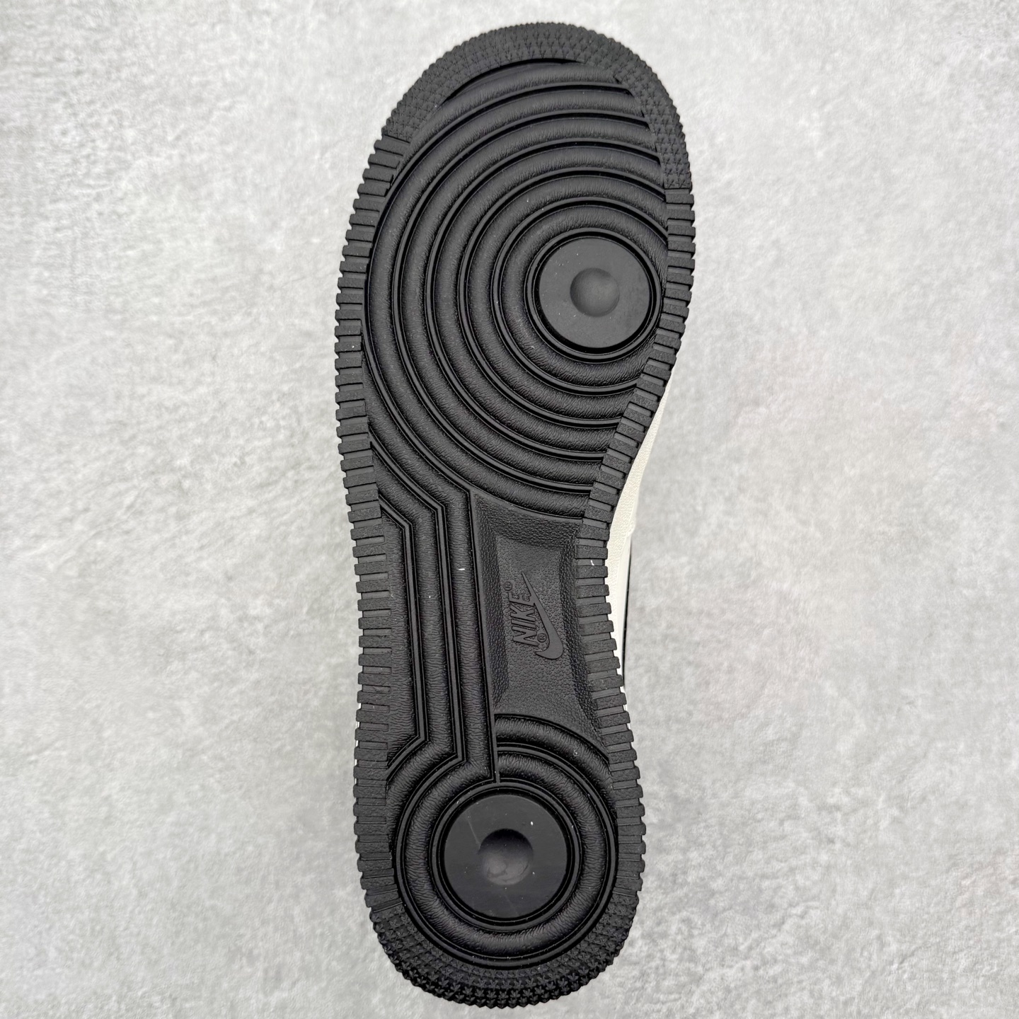 图片[9]-NK Air Force 1´07 Low 空军一号低帮百搭休闲运动板鞋 DD1982-347 柔软、弹性十足的缓震性能和出色的中底设计 横跨复古与现代的外型结合 造就出风靡全球 三十多年的Force 1 直到今天还深受青睐 实拍调校N版已经零色差零失真 百分百还原实物色彩所见即所得 不存在货不对板色差等低级问题 选购参考实物拍摄 不混卖不参货 只用心做好货严格选品 承诺混一赔十 尺码：36 36.5 37.5 38 38.5 39 40 40.5 41 42 42.5 43 44 44.5 45-选品中心