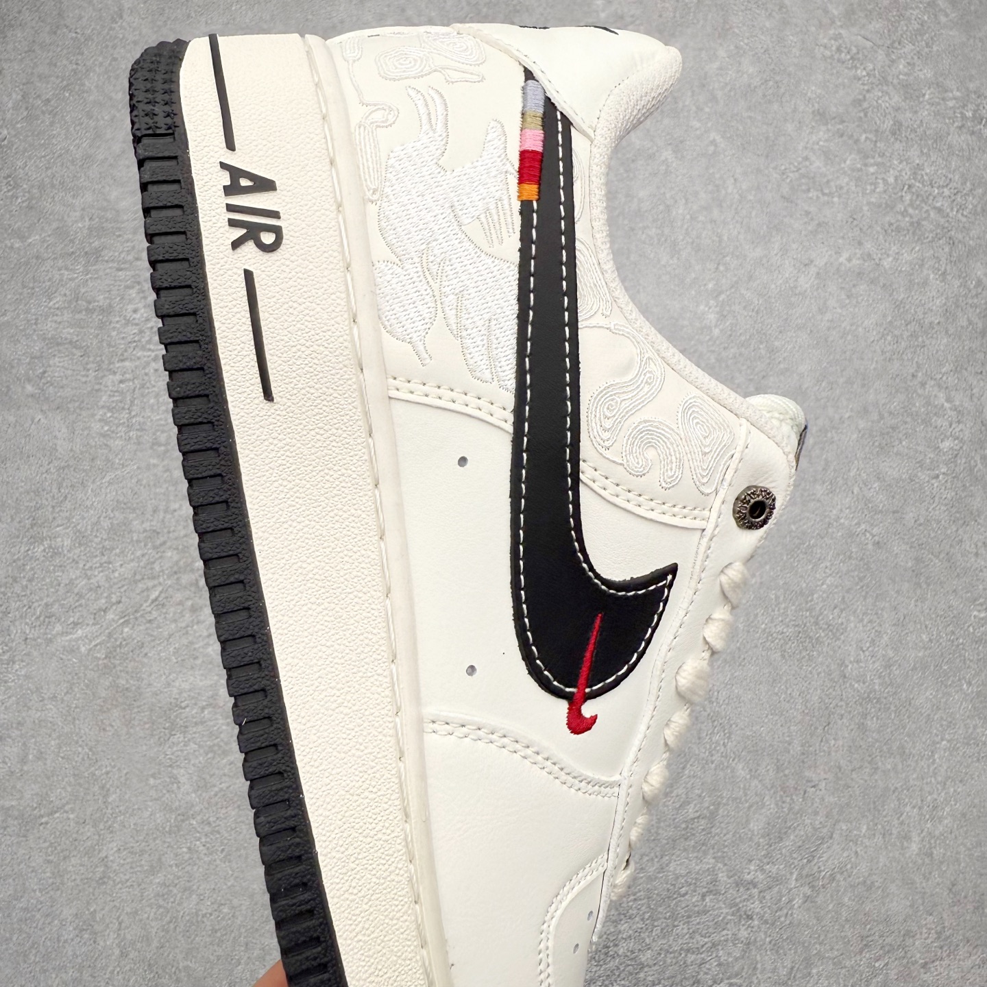 图片[6]-NK Air Force 1´07 Low 空军一号低帮百搭休闲运动板鞋 DD1982-347 柔软、弹性十足的缓震性能和出色的中底设计 横跨复古与现代的外型结合 造就出风靡全球 三十多年的Force 1 直到今天还深受青睐 实拍调校N版已经零色差零失真 百分百还原实物色彩所见即所得 不存在货不对板色差等低级问题 选购参考实物拍摄 不混卖不参货 只用心做好货严格选品 承诺混一赔十 尺码：36 36.5 37.5 38 38.5 39 40 40.5 41 42 42.5 43 44 44.5 45-选品中心