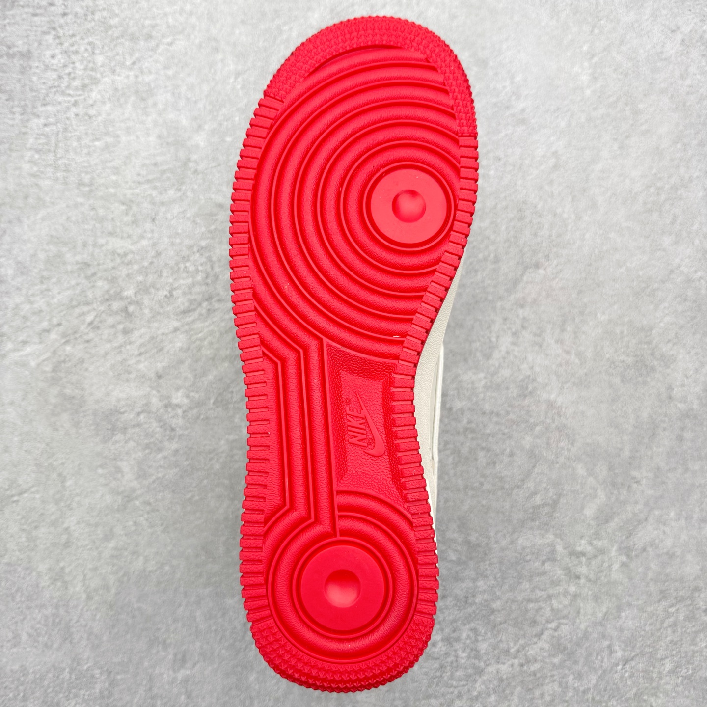 图片[9]-NK Air Force 1´07 Low 空军一号低帮百搭休闲运动板鞋 NH0601-502 柔软、弹性十足的缓震性能和出色的中底设计 横跨复古与现代的外型结合 造就出风靡全球 三十多年的Force 1 直到今天还深受青睐 实拍调校N版已经零色差零失真 百分百还原实物色彩所见即所得 不存在货不对板色差等低级问题 选购参考实物拍摄 不混卖不参货 只用心做好货严格选品 承诺混一赔十 尺码：36 36.5 37.5 38 38.5 39 40 40.5 41 42 42.5 43 44 44.5 45-选品中心