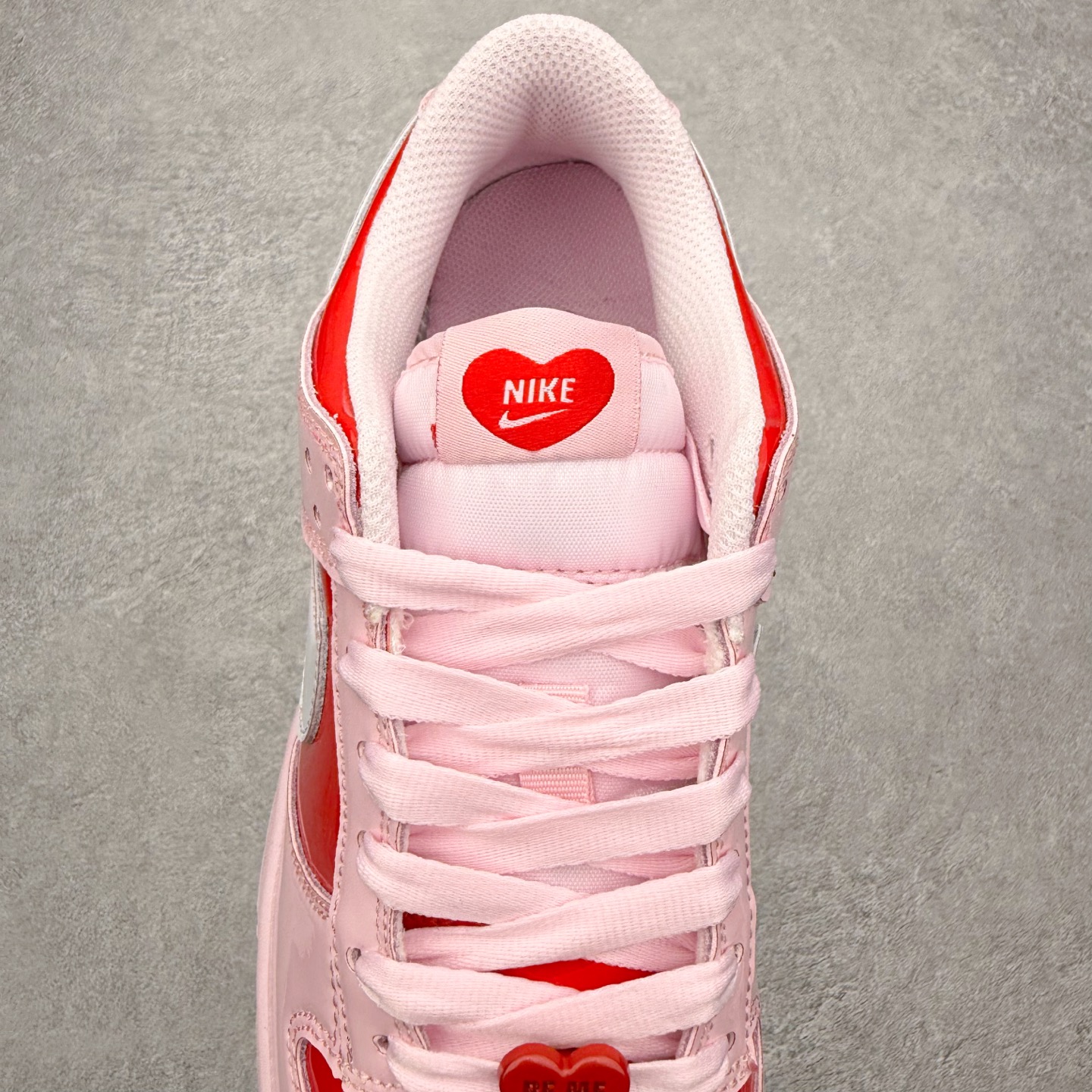 图片[5]-NK Dunk Valentine\’s Day 情人节 粉色 IQ5378-663 极限压缩利润空间 超乎所想的高性价比 用料绝不含糊 原盒原配 正确耐磨橡胶大底 超高清洁度 全鞋零毛边皮料切割 全套原楦原模倾力打造完美版型 尺码：36 36.5 37.5 38 38.5 39 40 40.5 41 42 42.5 43 44 44.5 45 46 47.5-选品中心