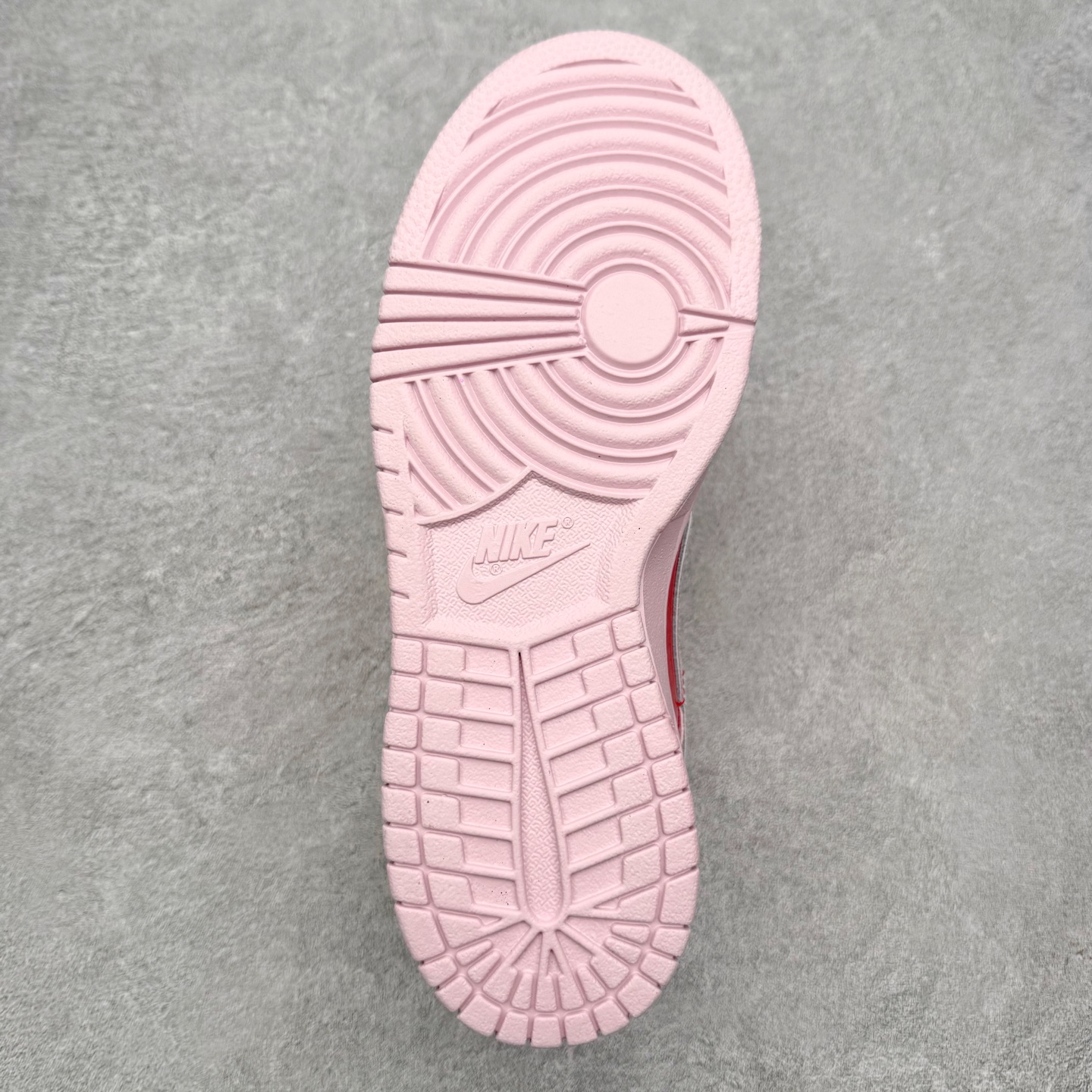 图片[9]-NK Dunk Valentine\’s Day 情人节 粉色 IQ5378-663 极限压缩利润空间 超乎所想的高性价比 用料绝不含糊 原盒原配 正确耐磨橡胶大底 超高清洁度 全鞋零毛边皮料切割 全套原楦原模倾力打造完美版型 尺码：36 36.5 37.5 38 38.5 39 40 40.5 41 42 42.5 43 44 44.5 45 46 47.5-选品中心