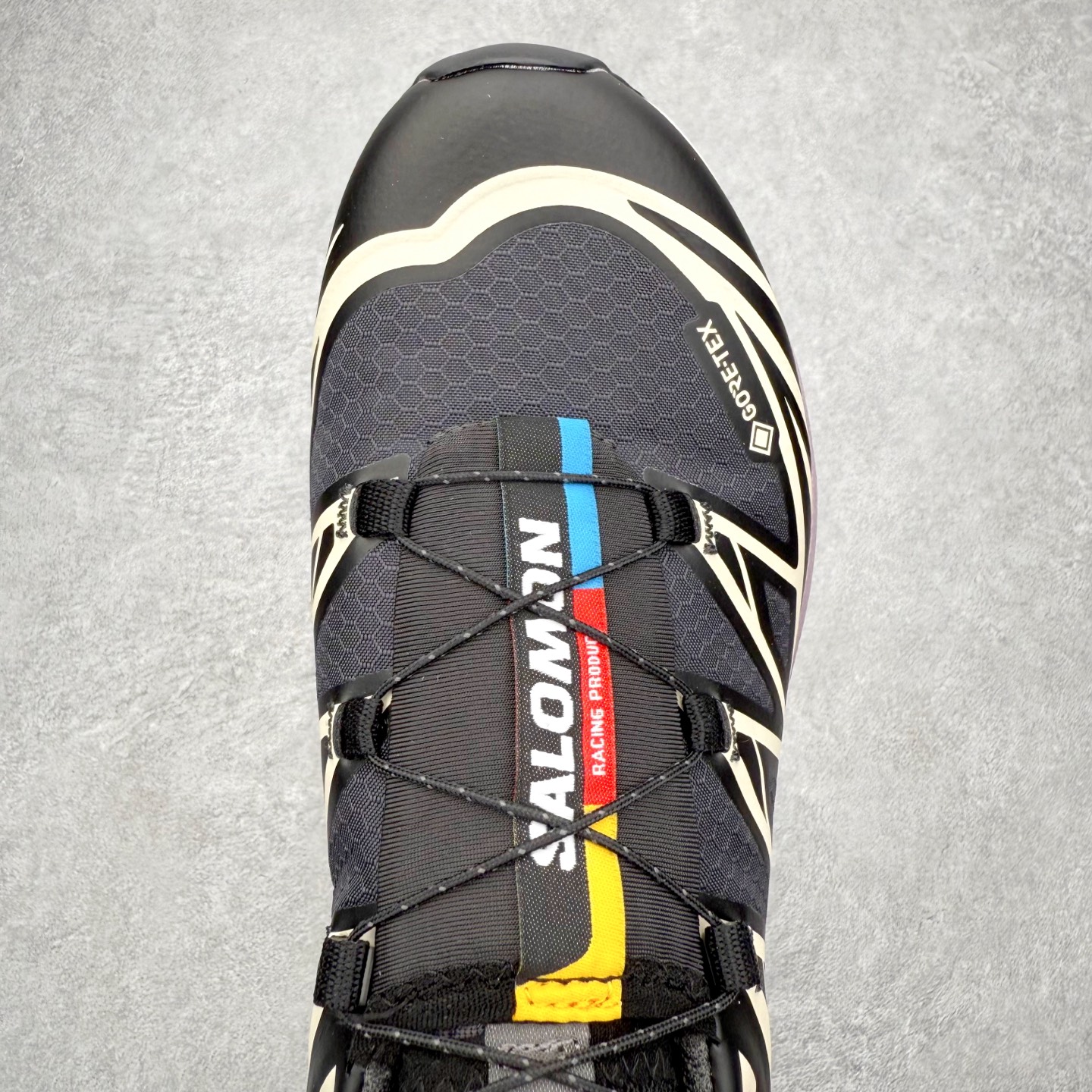 图片[4]-Salomon XT-6 萨洛蒙复古潮流户外机能登山跑鞋 纯原外贸平台特供订单 耗时半年巨作 全套原纸板楦头开发 原厂特供网布配套加持 确保原汁原味 完美呈现版型 原档数据独家私模五层组合大底 男女鞋同步官方开发至46.5 原装Ortholite轻量化鞋垫 中底布带钢印编号 原厂TPU锁扣 进口港宝加持 后跟自然饱满 还原公司包裹性 鞋面以“锯齿”状的包裹系统呈现 在基色底之下加入了各种色点缀 将公司的最新技术和时尚前卫的造型融入耐用的长跑款式中 鞋面由 TPU 薄膜制成 并焊接在高耐磨网眼上 使其既时尚又坚固 由 ACS底盘支撑 可增强稳定性和支撑力 以及由橡胶凸耳 Contragrip外底覆盖的 EVA 缓冲中底 旨在应对崎岖的地形 鞋舌上的彩色Salomon 标签、Quicklace 系统以及鞋头、鞋舌和鞋跟上的附加品牌使细节更加完美 让穿着者可以轻松驾驭户外与通勤下的任何运动生活场景 无缝鞋身户外随意纵横 颜值与脚感兼备 出街通勤 绝对非常吸睛 你值得拥有 尺码：36 36.5 37.5 38 38.5 39 40 40.5 41 42 42.5 43 44 44.5 45 注意：偏小1码-选品中心