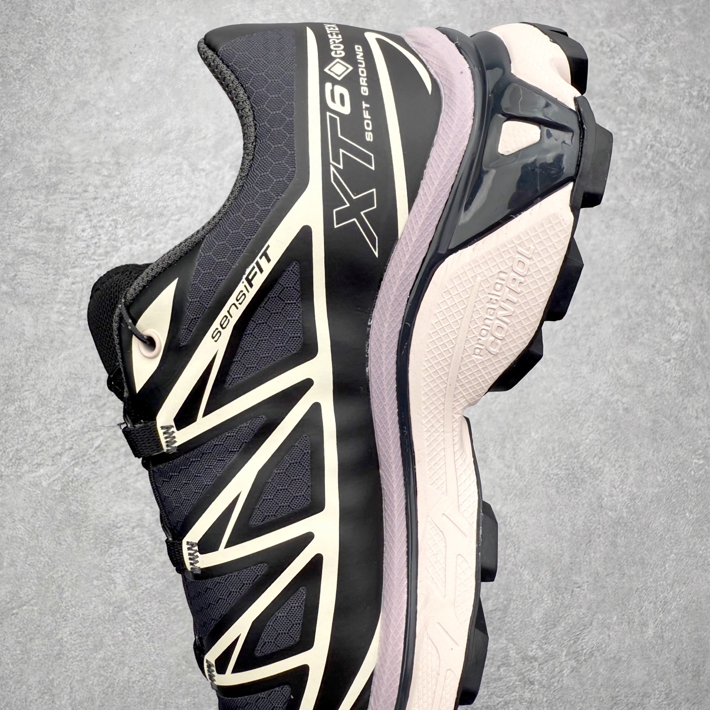 图片[7]-Salomon XT-6 萨洛蒙复古潮流户外机能登山跑鞋 纯原外贸平台特供订单 耗时半年巨作 全套原纸板楦头开发 原厂特供网布配套加持 确保原汁原味 完美呈现版型 原档数据独家私模五层组合大底 男女鞋同步官方开发至46.5 原装Ortholite轻量化鞋垫 中底布带钢印编号 原厂TPU锁扣 进口港宝加持 后跟自然饱满 还原公司包裹性 鞋面以“锯齿”状的包裹系统呈现 在基色底之下加入了各种色点缀 将公司的最新技术和时尚前卫的造型融入耐用的长跑款式中 鞋面由 TPU 薄膜制成 并焊接在高耐磨网眼上 使其既时尚又坚固 由 ACS底盘支撑 可增强稳定性和支撑力 以及由橡胶凸耳 Contragrip外底覆盖的 EVA 缓冲中底 旨在应对崎岖的地形 鞋舌上的彩色Salomon 标签、Quicklace 系统以及鞋头、鞋舌和鞋跟上的附加品牌使细节更加完美 让穿着者可以轻松驾驭户外与通勤下的任何运动生活场景 无缝鞋身户外随意纵横 颜值与脚感兼备 出街通勤 绝对非常吸睛 你值得拥有 尺码：36 36.5 37.5 38 38.5 39 40 40.5 41 42 42.5 43 44 44.5 45 注意：偏小1码-选品中心