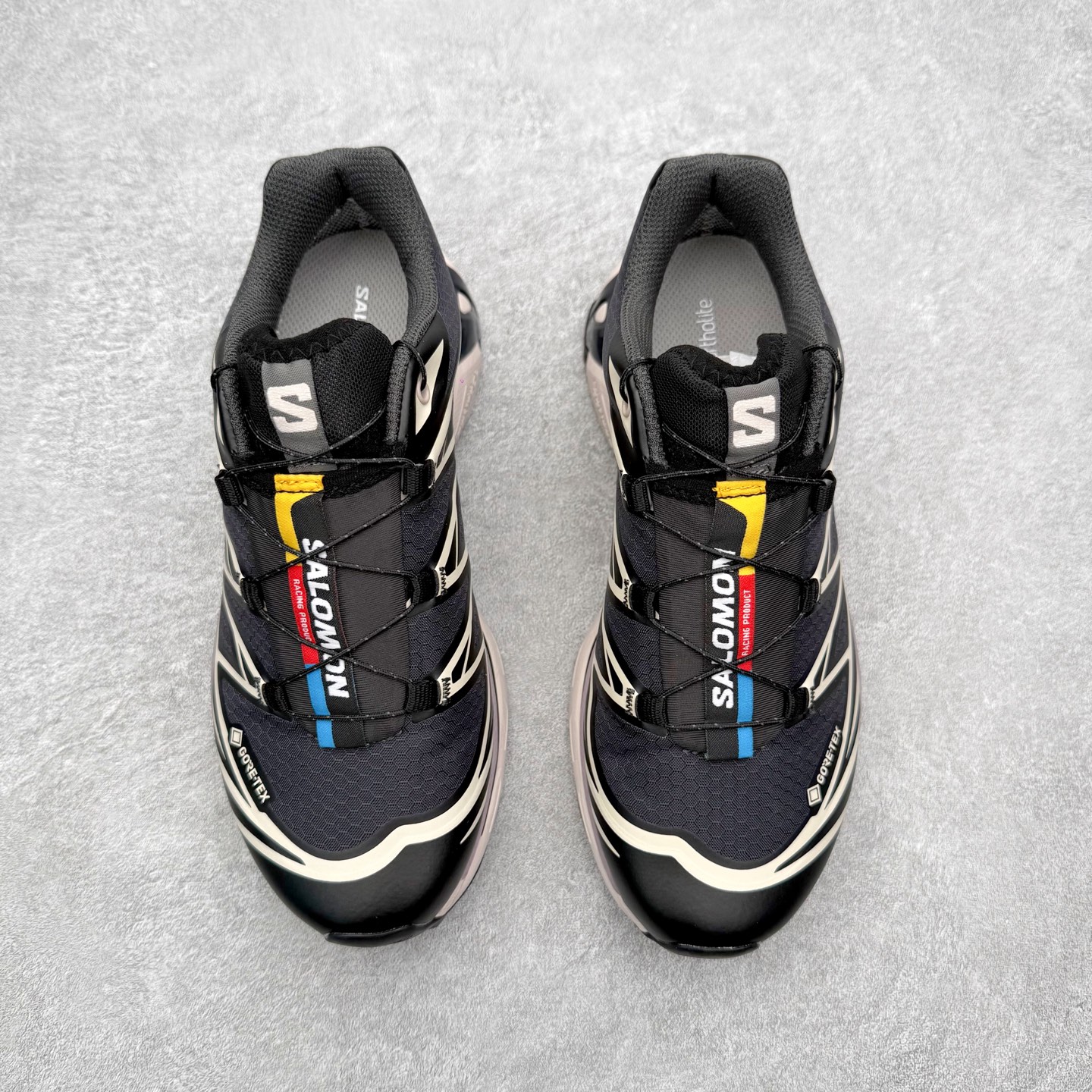 图片[2]-Salomon XT-6 萨洛蒙复古潮流户外机能登山跑鞋 纯原外贸平台特供订单 耗时半年巨作 全套原纸板楦头开发 原厂特供网布配套加持 确保原汁原味 完美呈现版型 原档数据独家私模五层组合大底 男女鞋同步官方开发至46.5 原装Ortholite轻量化鞋垫 中底布带钢印编号 原厂TPU锁扣 进口港宝加持 后跟自然饱满 还原公司包裹性 鞋面以“锯齿”状的包裹系统呈现 在基色底之下加入了各种色点缀 将公司的最新技术和时尚前卫的造型融入耐用的长跑款式中 鞋面由 TPU 薄膜制成 并焊接在高耐磨网眼上 使其既时尚又坚固 由 ACS底盘支撑 可增强稳定性和支撑力 以及由橡胶凸耳 Contragrip外底覆盖的 EVA 缓冲中底 旨在应对崎岖的地形 鞋舌上的彩色Salomon 标签、Quicklace 系统以及鞋头、鞋舌和鞋跟上的附加品牌使细节更加完美 让穿着者可以轻松驾驭户外与通勤下的任何运动生活场景 无缝鞋身户外随意纵横 颜值与脚感兼备 出街通勤 绝对非常吸睛 你值得拥有 尺码：36 36.5 37.5 38 38.5 39 40 40.5 41 42 42.5 43 44 44.5 45 注意：偏小1码-选品中心