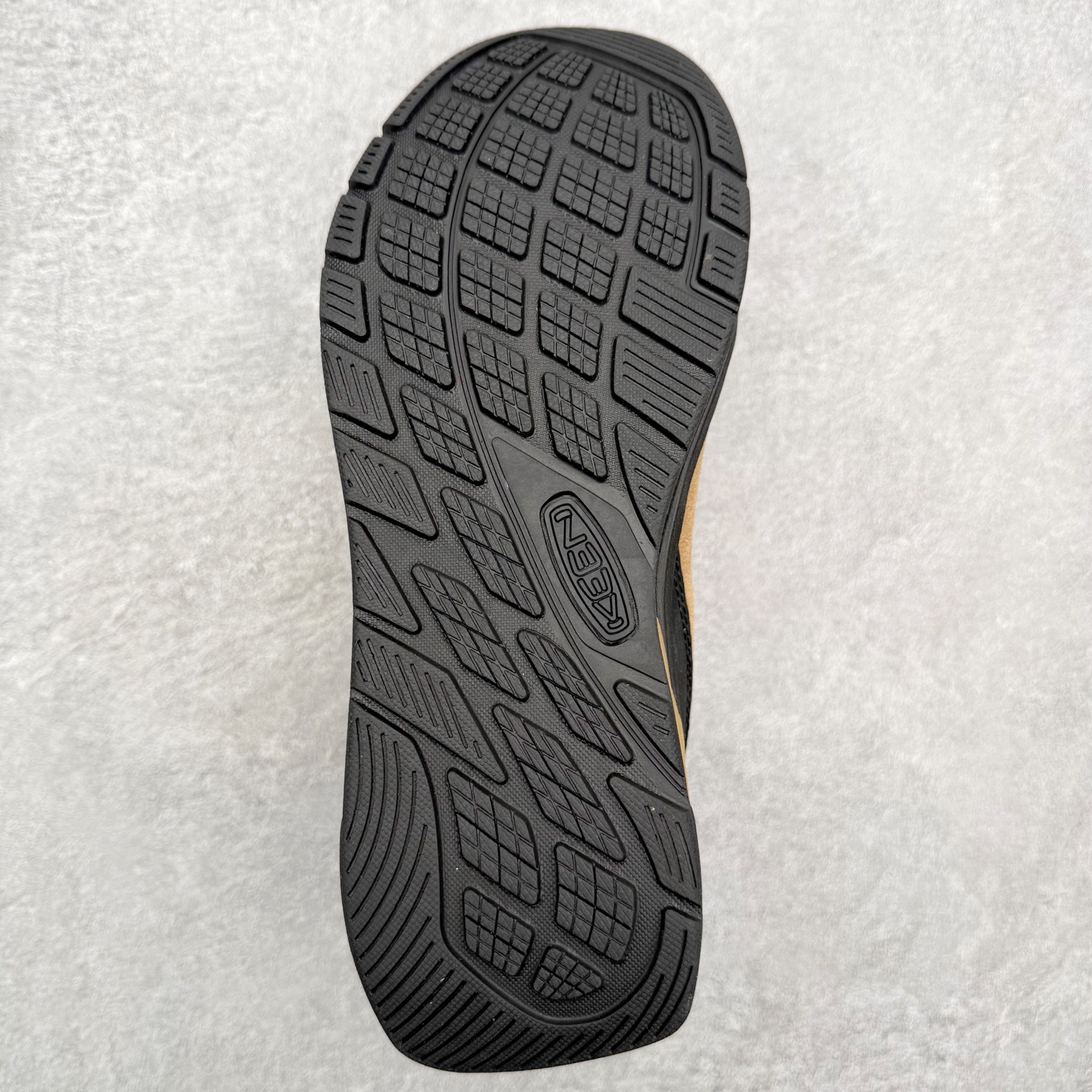 图片[9]-KEEN Jasper 3 科恩网布皮革 经典时尚百搭精致 减震耐磨防水吸汗速干支撑轻便 低帮 户外功能鞋 KEEN诞生于2003年的美国人气户外品牌，以一双“保护脚趾”且能涉足水域的户外凉鞋NEWPORT诞生为契机，开启原创制鞋之路。KEEN相信，天空之下即是户外，因为户外不一定是极具挑战性的独自冒险，也可以是与朋友、家人和宠物一同分享外面的世界。同时，KEEN从诞生之初便始终贯彻环保制鞋的理念，不断创造出优秀的原创奇履。脚踏实地，致力向善。我们想和世界产生更多交集为世界减少更多负担，和你趣户外、趣做自己、趣环保让地球和生活都变得更美好。实拍调校N版已经零色差零失真 百分百还原实物色彩所见即所得 不存在货不对板色差等低级问题 选购参考实物拍摄 不混卖不参货 只用心做好货严格选品 承诺混一赔十 尺码：36 36.5 37.5 38 38.5 39 40 40.5 41 42 42.5 43 44 44.5 45-选品中心