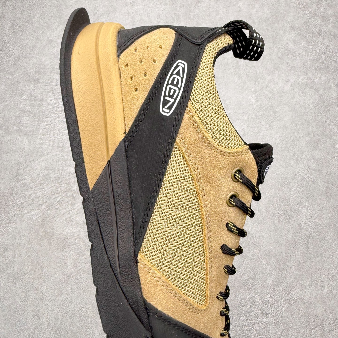 图片[6]-KEEN Jasper 3 科恩网布皮革 经典时尚百搭精致 减震耐磨防水吸汗速干支撑轻便 低帮 户外功能鞋 KEEN诞生于2003年的美国人气户外品牌，以一双“保护脚趾”且能涉足水域的户外凉鞋NEWPORT诞生为契机，开启原创制鞋之路。KEEN相信，天空之下即是户外，因为户外不一定是极具挑战性的独自冒险，也可以是与朋友、家人和宠物一同分享外面的世界。同时，KEEN从诞生之初便始终贯彻环保制鞋的理念，不断创造出优秀的原创奇履。脚踏实地，致力向善。我们想和世界产生更多交集为世界减少更多负担，和你趣户外、趣做自己、趣环保让地球和生活都变得更美好。实拍调校N版已经零色差零失真 百分百还原实物色彩所见即所得 不存在货不对板色差等低级问题 选购参考实物拍摄 不混卖不参货 只用心做好货严格选品 承诺混一赔十 尺码：36 36.5 37.5 38 38.5 39 40 40.5 41 42 42.5 43 44 44.5 45-选品中心