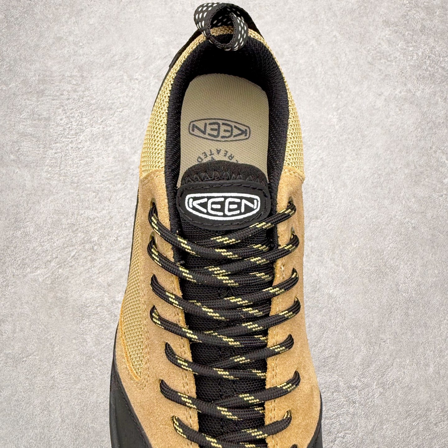 图片[5]-KEEN Jasper 3 科恩网布皮革 经典时尚百搭精致 减震耐磨防水吸汗速干支撑轻便 低帮 户外功能鞋 KEEN诞生于2003年的美国人气户外品牌，以一双“保护脚趾”且能涉足水域的户外凉鞋NEWPORT诞生为契机，开启原创制鞋之路。KEEN相信，天空之下即是户外，因为户外不一定是极具挑战性的独自冒险，也可以是与朋友、家人和宠物一同分享外面的世界。同时，KEEN从诞生之初便始终贯彻环保制鞋的理念，不断创造出优秀的原创奇履。脚踏实地，致力向善。我们想和世界产生更多交集为世界减少更多负担，和你趣户外、趣做自己、趣环保让地球和生活都变得更美好。实拍调校N版已经零色差零失真 百分百还原实物色彩所见即所得 不存在货不对板色差等低级问题 选购参考实物拍摄 不混卖不参货 只用心做好货严格选品 承诺混一赔十 尺码：36 36.5 37.5 38 38.5 39 40 40.5 41 42 42.5 43 44 44.5 45-选品中心