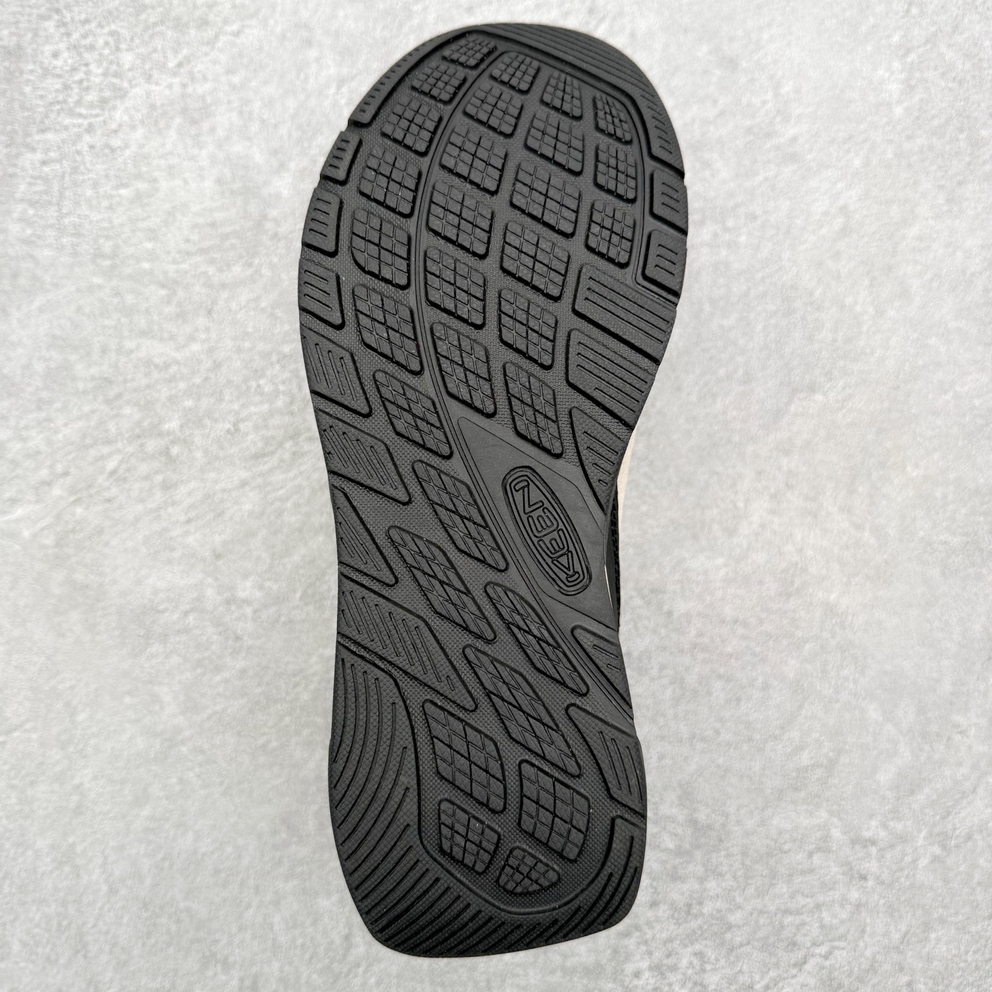 图片[9]-KEEN Jasper 3 科恩网布皮革 经典时尚百搭精致 减震耐磨防水吸汗速干支撑轻便 低帮 户外功能鞋 KEEN诞生于2003年的美国人气户外品牌，以一双“保护脚趾”且能涉足水域的户外凉鞋NEWPORT诞生为契机，开启原创制鞋之路。KEEN相信，天空之下即是户外，因为户外不一定是极具挑战性的独自冒险，也可以是与朋友、家人和宠物一同分享外面的世界。同时，KEEN从诞生之初便始终贯彻环保制鞋的理念，不断创造出优秀的原创奇履。脚踏实地，致力向善。我们想和世界产生更多交集为世界减少更多负担，和你趣户外、趣做自己、趣环保让地球和生活都变得更美好。实拍调校N版已经零色差零失真 百分百还原实物色彩所见即所得 不存在货不对板色差等低级问题 选购参考实物拍摄 不混卖不参货 只用心做好货严格选品 承诺混一赔十 尺码：36 36.5 37.5 38 38.5 39 40 40.5 41 42 42.5 43 44 44.5 45-选品中心