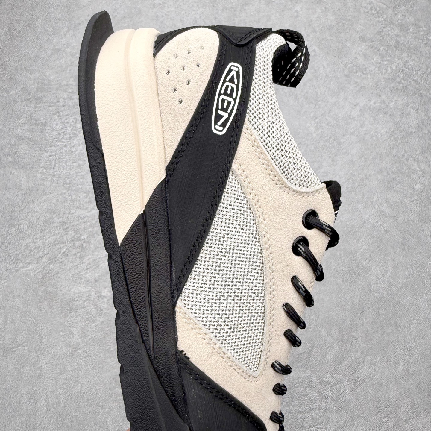 图片[6]-KEEN Jasper 3 科恩网布皮革 经典时尚百搭精致 减震耐磨防水吸汗速干支撑轻便 低帮 户外功能鞋 KEEN诞生于2003年的美国人气户外品牌，以一双“保护脚趾”且能涉足水域的户外凉鞋NEWPORT诞生为契机，开启原创制鞋之路。KEEN相信，天空之下即是户外，因为户外不一定是极具挑战性的独自冒险，也可以是与朋友、家人和宠物一同分享外面的世界。同时，KEEN从诞生之初便始终贯彻环保制鞋的理念，不断创造出优秀的原创奇履。脚踏实地，致力向善。我们想和世界产生更多交集为世界减少更多负担，和你趣户外、趣做自己、趣环保让地球和生活都变得更美好。实拍调校N版已经零色差零失真 百分百还原实物色彩所见即所得 不存在货不对板色差等低级问题 选购参考实物拍摄 不混卖不参货 只用心做好货严格选品 承诺混一赔十 尺码：36 36.5 37.5 38 38.5 39 40 40.5 41 42 42.5 43 44 44.5 45-选品中心