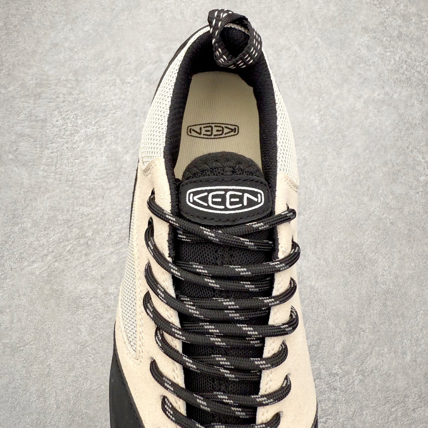 图片[5]-KEEN Jasper 3 科恩网布皮革 经典时尚百搭精致 减震耐磨防水吸汗速干支撑轻便 低帮 户外功能鞋 KEEN诞生于2003年的美国人气户外品牌，以一双“保护脚趾”且能涉足水域的户外凉鞋NEWPORT诞生为契机，开启原创制鞋之路。KEEN相信，天空之下即是户外，因为户外不一定是极具挑战性的独自冒险，也可以是与朋友、家人和宠物一同分享外面的世界。同时，KEEN从诞生之初便始终贯彻环保制鞋的理念，不断创造出优秀的原创奇履。脚踏实地，致力向善。我们想和世界产生更多交集为世界减少更多负担，和你趣户外、趣做自己、趣环保让地球和生活都变得更美好。实拍调校N版已经零色差零失真 百分百还原实物色彩所见即所得 不存在货不对板色差等低级问题 选购参考实物拍摄 不混卖不参货 只用心做好货严格选品 承诺混一赔十 尺码：36 36.5 37.5 38 38.5 39 40 40.5 41 42 42.5 43 44 44.5 45-选品中心