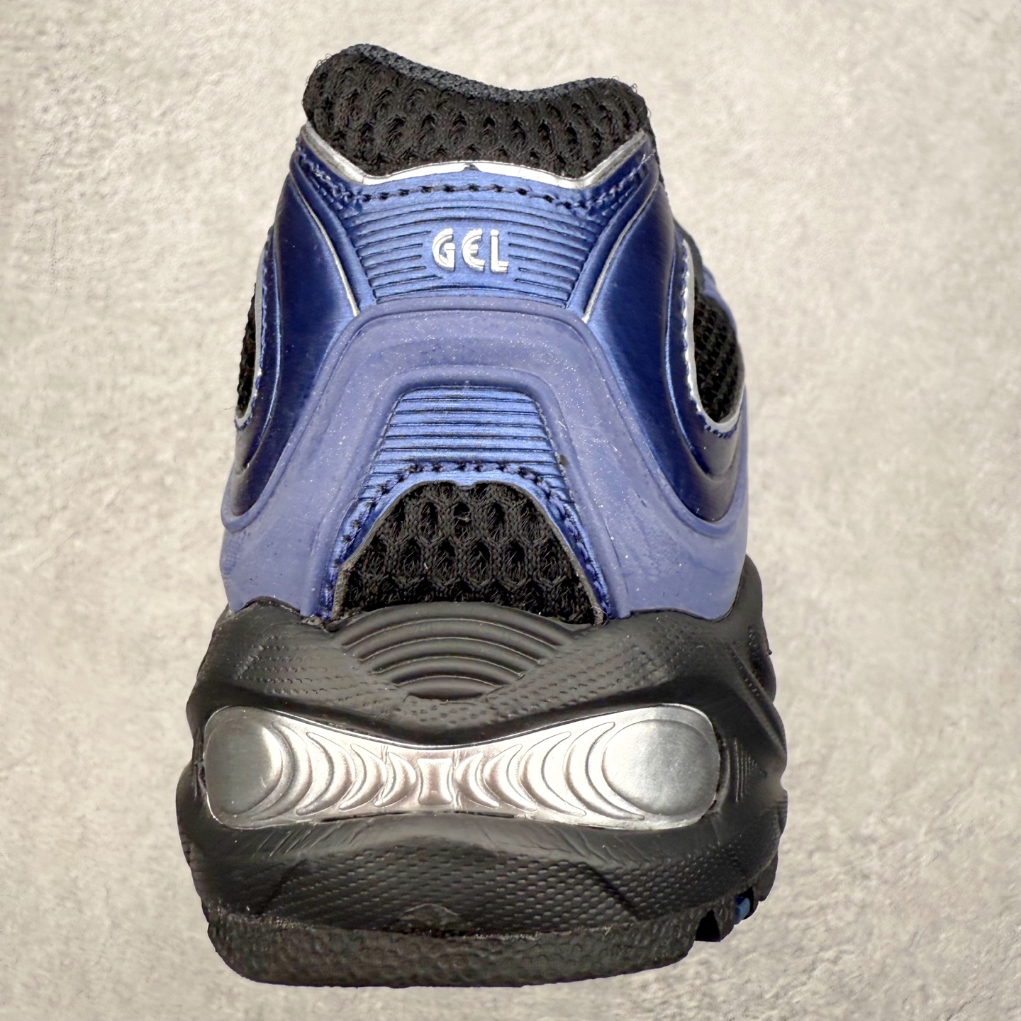 图片[8]-ASICS Gel-Kahana TR Nexus 先锋潮流复古回潮 未来主义 舒适通勤增高百搭低帮生活休闲鞋 男女同款 ASICS（亚瑟士）是日本实业家鬼冢喜八郎创立的跑鞋运动品牌，名字想法源自著名的拉丁谚语“AnimaSana In Corpore Sano”，意为“健全的精神寓于强健的体魄”。正如其名字的含义，ASICS亚瑟士一直坚信保持身体的健康与活力是打造健康快乐的生活方式的最佳途径。亚瑟士的跑鞋、篮球鞋等系列集专业与美貌于一身，拥有极高的热度。2016年，ASICS在“2016年日本最佳全球品牌”排行榜名列第17名。尺码：36 37 37.5 38 39 39.5 40 40.5 41.5 42 42.5 43.5 44 45-选品中心