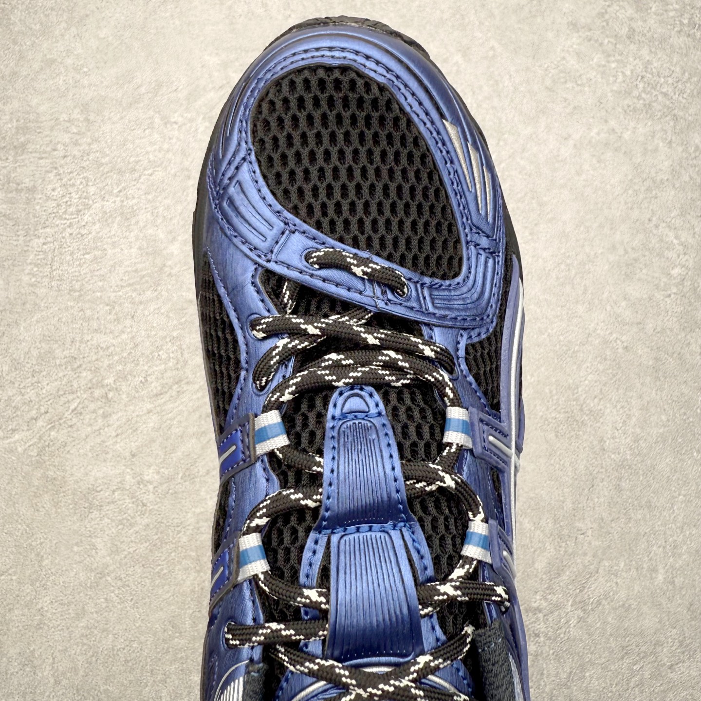 图片[4]-ASICS Gel-Kahana TR Nexus 先锋潮流复古回潮 未来主义 舒适通勤增高百搭低帮生活休闲鞋 男女同款 ASICS（亚瑟士）是日本实业家鬼冢喜八郎创立的跑鞋运动品牌，名字想法源自著名的拉丁谚语“AnimaSana In Corpore Sano”，意为“健全的精神寓于强健的体魄”。正如其名字的含义，ASICS亚瑟士一直坚信保持身体的健康与活力是打造健康快乐的生活方式的最佳途径。亚瑟士的跑鞋、篮球鞋等系列集专业与美貌于一身，拥有极高的热度。2016年，ASICS在“2016年日本最佳全球品牌”排行榜名列第17名。尺码：36 37 37.5 38 39 39.5 40 40.5 41.5 42 42.5 43.5 44 45-选品中心