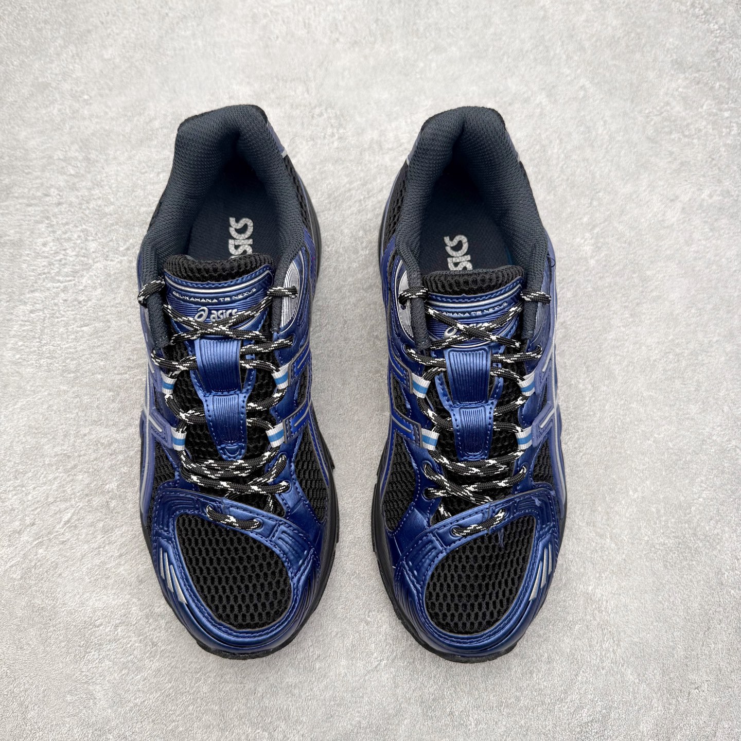 图片[2]-ASICS Gel-Kahana TR Nexus 先锋潮流复古回潮 未来主义 舒适通勤增高百搭低帮生活休闲鞋 男女同款 ASICS（亚瑟士）是日本实业家鬼冢喜八郎创立的跑鞋运动品牌，名字想法源自著名的拉丁谚语“AnimaSana In Corpore Sano”，意为“健全的精神寓于强健的体魄”。正如其名字的含义，ASICS亚瑟士一直坚信保持身体的健康与活力是打造健康快乐的生活方式的最佳途径。亚瑟士的跑鞋、篮球鞋等系列集专业与美貌于一身，拥有极高的热度。2016年，ASICS在“2016年日本最佳全球品牌”排行榜名列第17名。尺码：36 37 37.5 38 39 39.5 40 40.5 41.5 42 42.5 43.5 44 45-选品中心