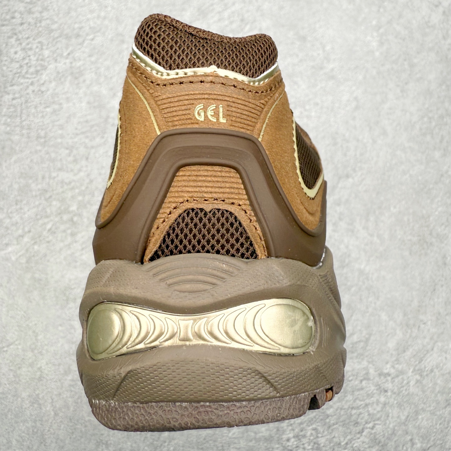 图片[8]-ASICS Gel-Kahana TR Nexus 先锋潮流复古回潮 未来主义 舒适通勤增高百搭低帮生活休闲鞋 男女同款 ASICS（亚瑟士）是日本实业家鬼冢喜八郎创立的跑鞋运动品牌，名字想法源自著名的拉丁谚语“AnimaSana In Corpore Sano”，意为“健全的精神寓于强健的体魄”。正如其名字的含义，ASICS亚瑟士一直坚信保持身体的健康与活力是打造健康快乐的生活方式的最佳途径。亚瑟士的跑鞋、篮球鞋等系列集专业与美貌于一身，拥有极高的热度。2016年，ASICS在“2016年日本最佳全球品牌”排行榜名列第17名。尺码：36 37 37.5 38 39 39.5 40 40.5 41.5 42 42.5 43.5 44 45-选品中心