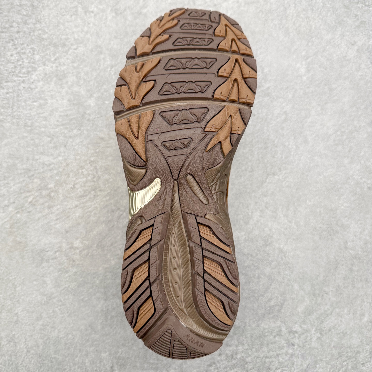 图片[9]-ASICS Gel-Kahana TR Nexus 先锋潮流复古回潮 未来主义 舒适通勤增高百搭低帮生活休闲鞋 男女同款 ASICS（亚瑟士）是日本实业家鬼冢喜八郎创立的跑鞋运动品牌，名字想法源自著名的拉丁谚语“AnimaSana In Corpore Sano”，意为“健全的精神寓于强健的体魄”。正如其名字的含义，ASICS亚瑟士一直坚信保持身体的健康与活力是打造健康快乐的生活方式的最佳途径。亚瑟士的跑鞋、篮球鞋等系列集专业与美貌于一身，拥有极高的热度。2016年，ASICS在“2016年日本最佳全球品牌”排行榜名列第17名。尺码：36 37 37.5 38 39 39.5 40 40.5 41.5 42 42.5 43.5 44 45-选品中心