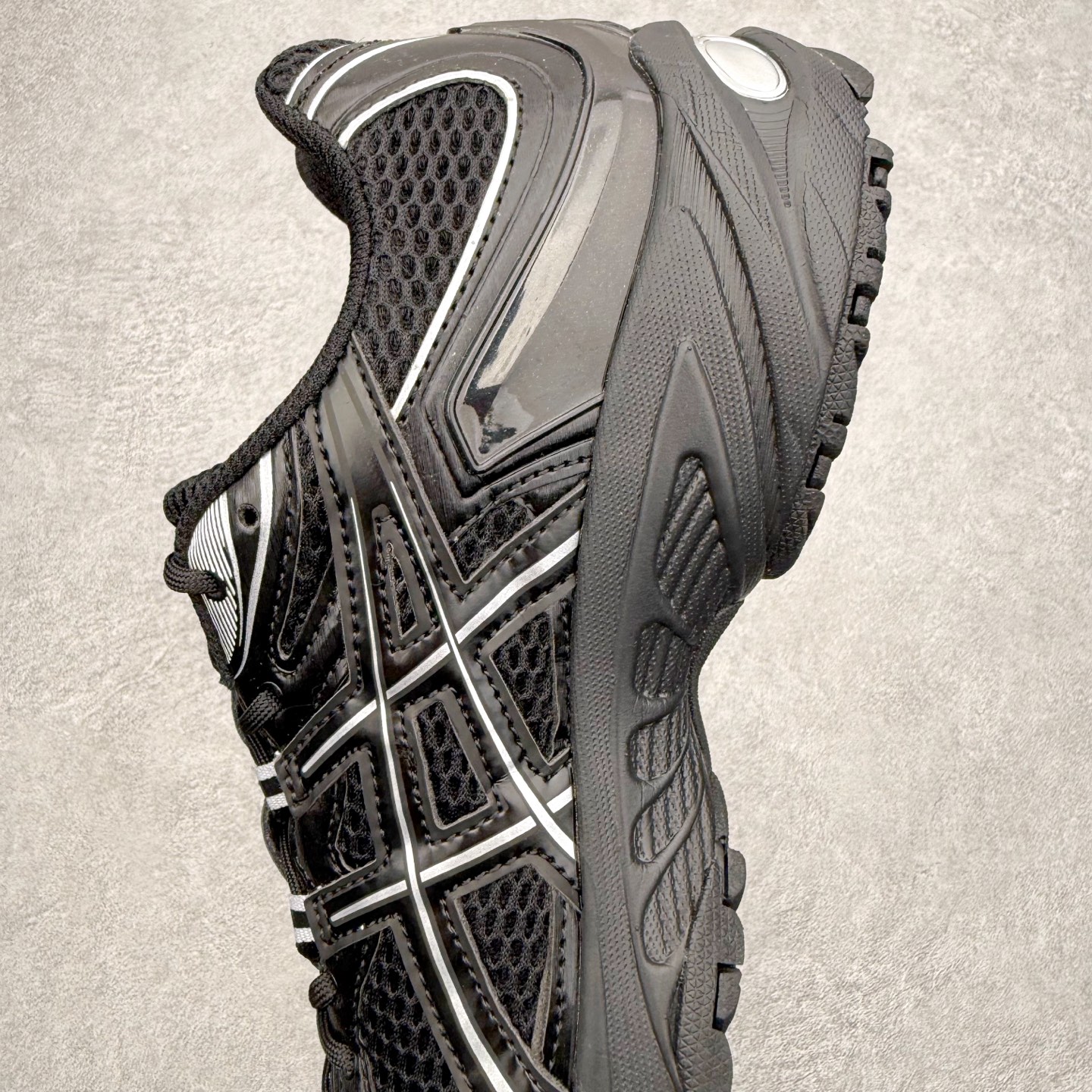 图片[7]-ASICS Gel-Kahana TR Nexus 先锋潮流复古回潮 未来主义 舒适通勤增高百搭低帮生活休闲鞋 男女同款 ASICS（亚瑟士）是日本实业家鬼冢喜八郎创立的跑鞋运动品牌，名字想法源自著名的拉丁谚语“AnimaSana In Corpore Sano”，意为“健全的精神寓于强健的体魄”。正如其名字的含义，ASICS亚瑟士一直坚信保持身体的健康与活力是打造健康快乐的生活方式的最佳途径。亚瑟士的跑鞋、篮球鞋等系列集专业与美貌于一身，拥有极高的热度。2016年，ASICS在“2016年日本最佳全球品牌”排行榜名列第17名。尺码：36 37 37.5 38 39 39.5 40 40.5 41.5 42 42.5 43.5 44 45-选品中心