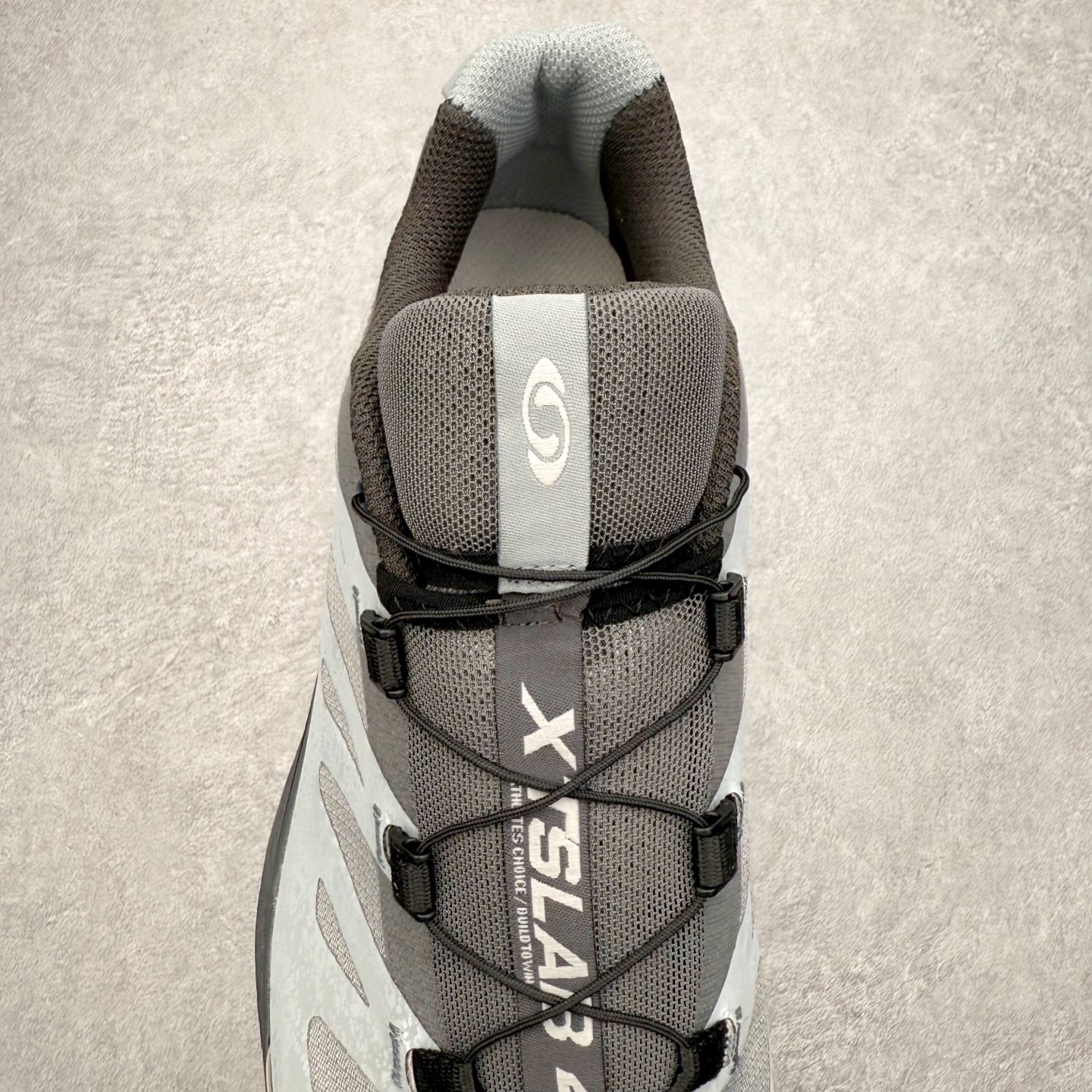 图片[5]-＃GX/绿X Salomon XT-4 OG Advanced 萨洛蒙系列低帮城市越野机能透气休闲运动鞋 鞋舌处附有迷你网眼袋收纳鞋绳以及下方的多色 Logo 标签 接着搭载奶油色 ACS 技术中底以及金色 TPU 塑料部件提升鞋款耐用性 中底与鞋面之间饰有海蓝色条状细节有效增添鞋款层次 最后应用黑色 Contragrip Chevron 外底完成鞋款设计 这次配色颇为高调 两款配色均以绚丽的渐变设计呈现 一款以粉紫渐变主打 另一款以黄绿渐变呈现 视觉效果相当吸睛 鞋面的使用玻璃纤维覆盖物加固 并通过细绳扣系带系统进行锁定 Salomon 的品牌logo 出现在脚后跟和前掌部位 中底虽然偏薄 但非常耐用 与模压塑料ACS 框架以及致密AC2 Muscle 鞋底单元结合 能够提供出色的支撑力和缓冲性 尺码：36 36.5 37.5 38 38.5 39 40 40.5 41 42 42.5 43 44 44.5 45-选品中心