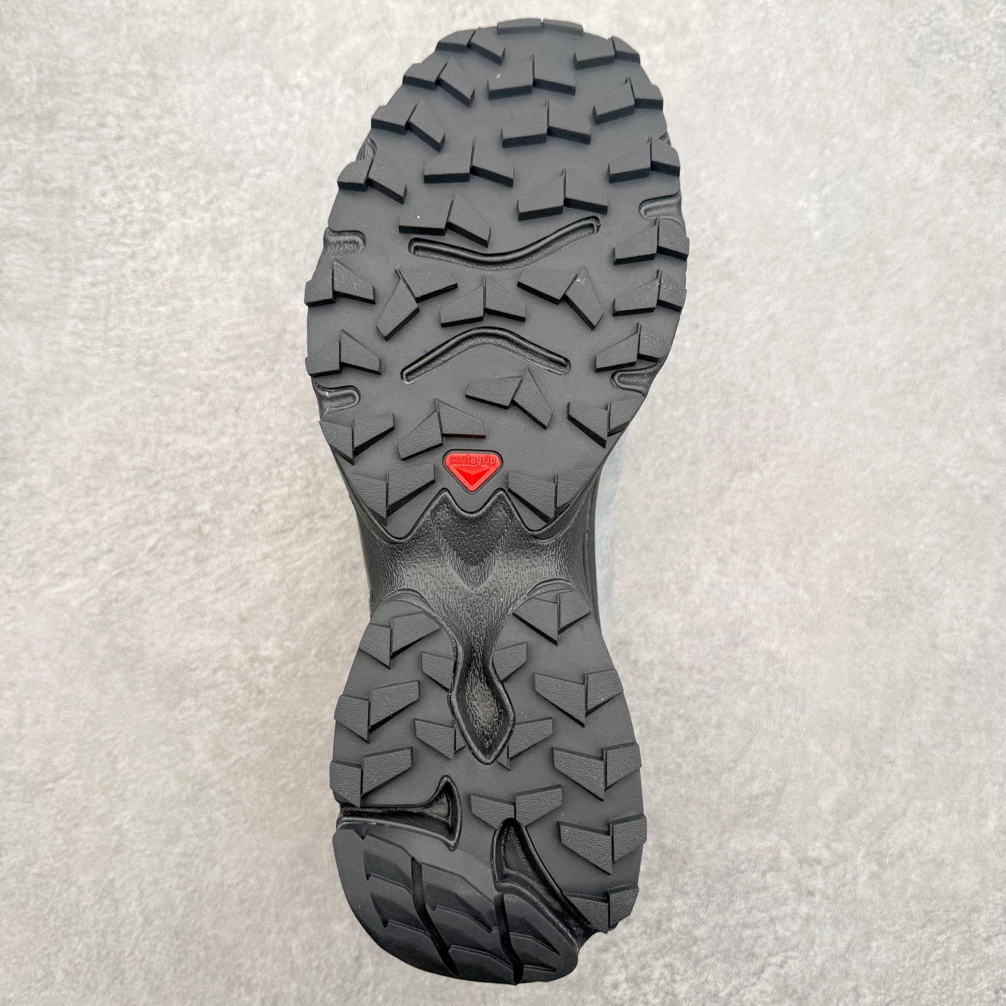 图片[9]-＃GX/绿X Salomon XT-4 OG Advanced 萨洛蒙系列低帮城市越野机能透气休闲运动鞋 鞋舌处附有迷你网眼袋收纳鞋绳以及下方的多色 Logo 标签 接着搭载奶油色 ACS 技术中底以及金色 TPU 塑料部件提升鞋款耐用性 中底与鞋面之间饰有海蓝色条状细节有效增添鞋款层次 最后应用黑色 Contragrip Chevron 外底完成鞋款设计 这次配色颇为高调 两款配色均以绚丽的渐变设计呈现 一款以粉紫渐变主打 另一款以黄绿渐变呈现 视觉效果相当吸睛 鞋面的使用玻璃纤维覆盖物加固 并通过细绳扣系带系统进行锁定 Salomon 的品牌logo 出现在脚后跟和前掌部位 中底虽然偏薄 但非常耐用 与模压塑料ACS 框架以及致密AC2 Muscle 鞋底单元结合 能够提供出色的支撑力和缓冲性 尺码：36 36.5 37.5 38 38.5 39 40 40.5 41 42 42.5 43 44 44.5 45-选品中心