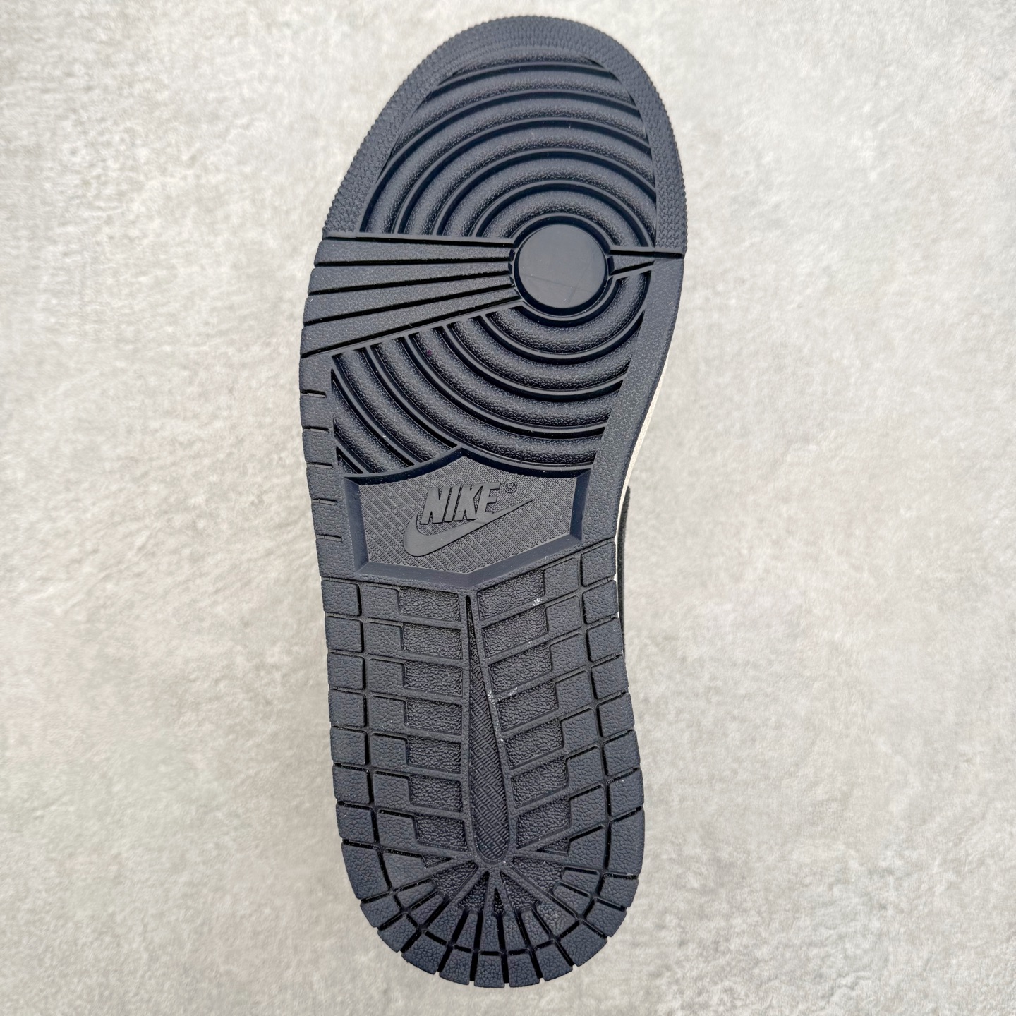 图片[9]-＃K版 Air Jordan AJ1 Low 低帮 IO7448-400全新流水线出品 DT版本唯一平替选择 市场第二梯队最强版 全部原鞋开发 原楦原纸板开发 全鞋电脑针车 原厂内置全掌气垫 原盒内在原标 唯一Zp原版鞋带绑法 免检产品 全新2022版型 全头层皮料 完美零毛边处理 原厂配置全掌气垫 价格定位良心 几十个配色陆续出货 实拍调校N版已经零色差零失真 百分百还原实物色彩所见即所得 不存在货不对板色差等低级问题 选购参考实物拍摄 不混卖不参货 只用心做好货严格选品 承诺混一赔十 尺码：36 36.5 37.5 38 38.5 39 40 40.5 41 42 42.5 43 44 44.5 45-选品中心