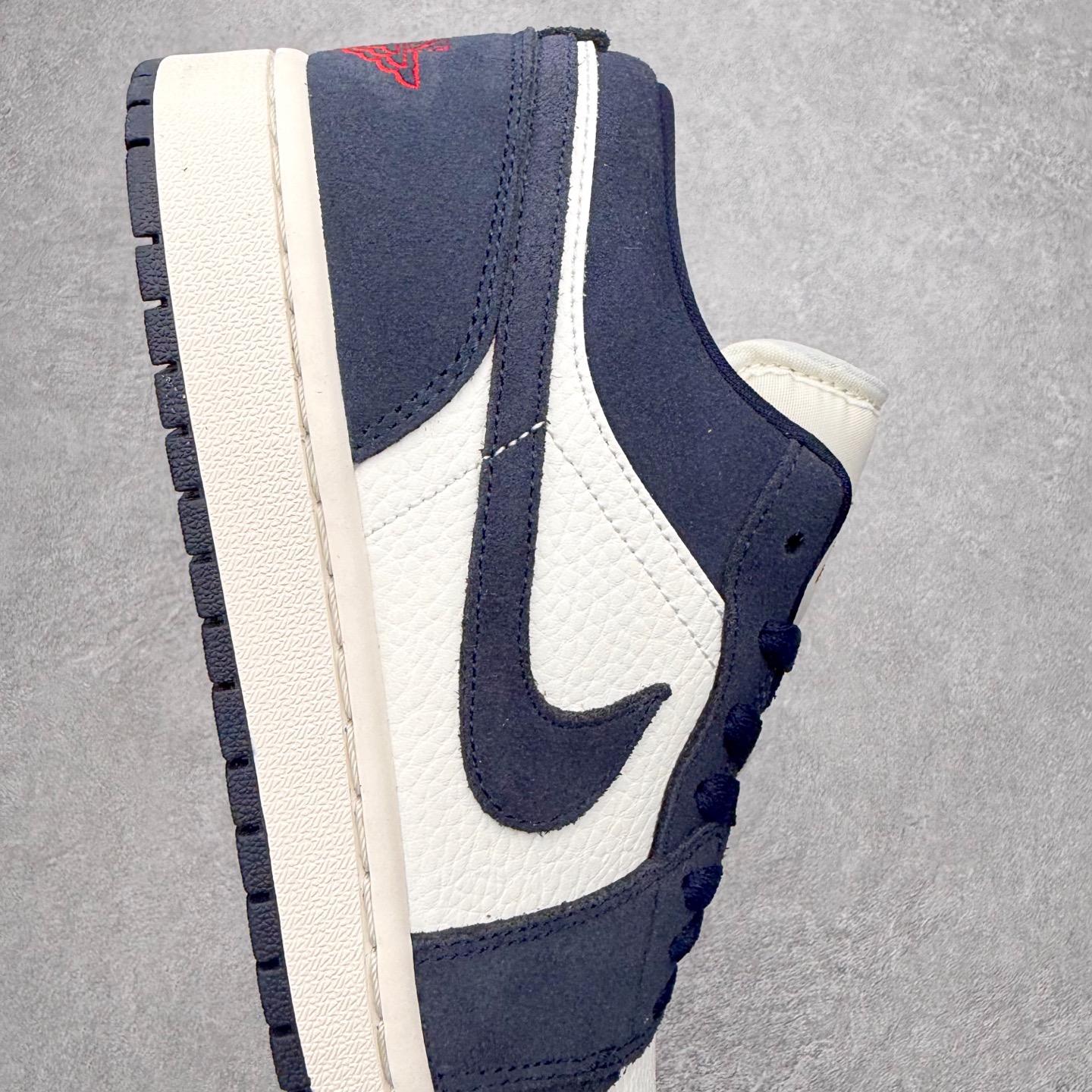 图片[6]-＃K版 Air Jordan AJ1 Low 低帮 IO7448-400全新流水线出品 DT版本唯一平替选择 市场第二梯队最强版 全部原鞋开发 原楦原纸板开发 全鞋电脑针车 原厂内置全掌气垫 原盒内在原标 唯一Zp原版鞋带绑法 免检产品 全新2022版型 全头层皮料 完美零毛边处理 原厂配置全掌气垫 价格定位良心 几十个配色陆续出货 实拍调校N版已经零色差零失真 百分百还原实物色彩所见即所得 不存在货不对板色差等低级问题 选购参考实物拍摄 不混卖不参货 只用心做好货严格选品 承诺混一赔十 尺码：36 36.5 37.5 38 38.5 39 40 40.5 41 42 42.5 43 44 44.5 45-选品中心