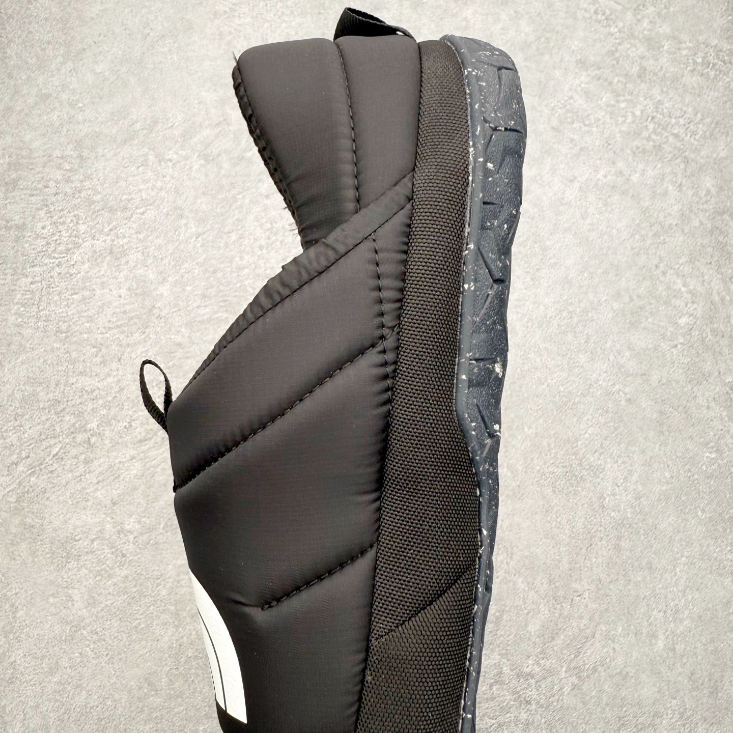 图片[7]-THE NORTH FACE 北面一脚蹬超轻保暖面包棉鞋 专业户外登山品牌（北面）The North Face自1966年创立，由两位热爱登山徒步的年轻登山者于美西旧金山开创，不断透过研发与创新，并且将最先进的技术结合在服装与鞋款设计，生产多种外型帅气且专业能力非常强的户外运动装备而备受欢迎。尺码：36 36.5 37.5 38 38.5 39 40 40.5 41 42 42.5 43 44 44.5 45-选品中心