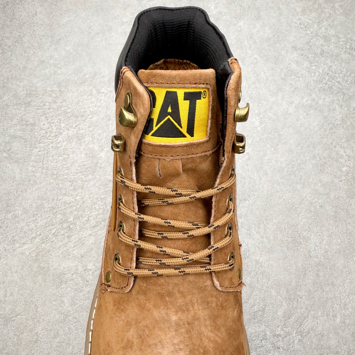 图片[5]-＃福利特价 CAT卡特 户外工装休闲马丁靴大黄靴系列 广东大厂品质 全新工艺升级 全鞋真牛皮材料 大底到五金都是代工厂原材料制作 同原版固特异永不开胶工艺 好货不杀猪 首单质量严格把控 全网独家首发 品质毋庸置疑 全套官网统一包装 今年冬季防寒户外专用 日常随意搭配 尺码：39 40 41 42 43 44（皮鞋码）-选品中心
