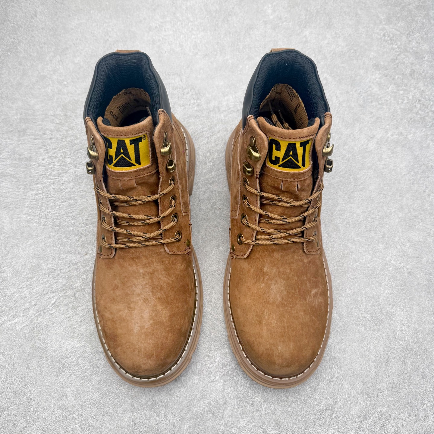 图片[2]-＃福利特价 CAT卡特 户外工装休闲马丁靴大黄靴系列 广东大厂品质 全新工艺升级 全鞋真牛皮材料 大底到五金都是代工厂原材料制作 同原版固特异永不开胶工艺 好货不杀猪 首单质量严格把控 全网独家首发 品质毋庸置疑 全套官网统一包装 今年冬季防寒户外专用 日常随意搭配 尺码：39 40 41 42 43 44（皮鞋码）-选品中心
