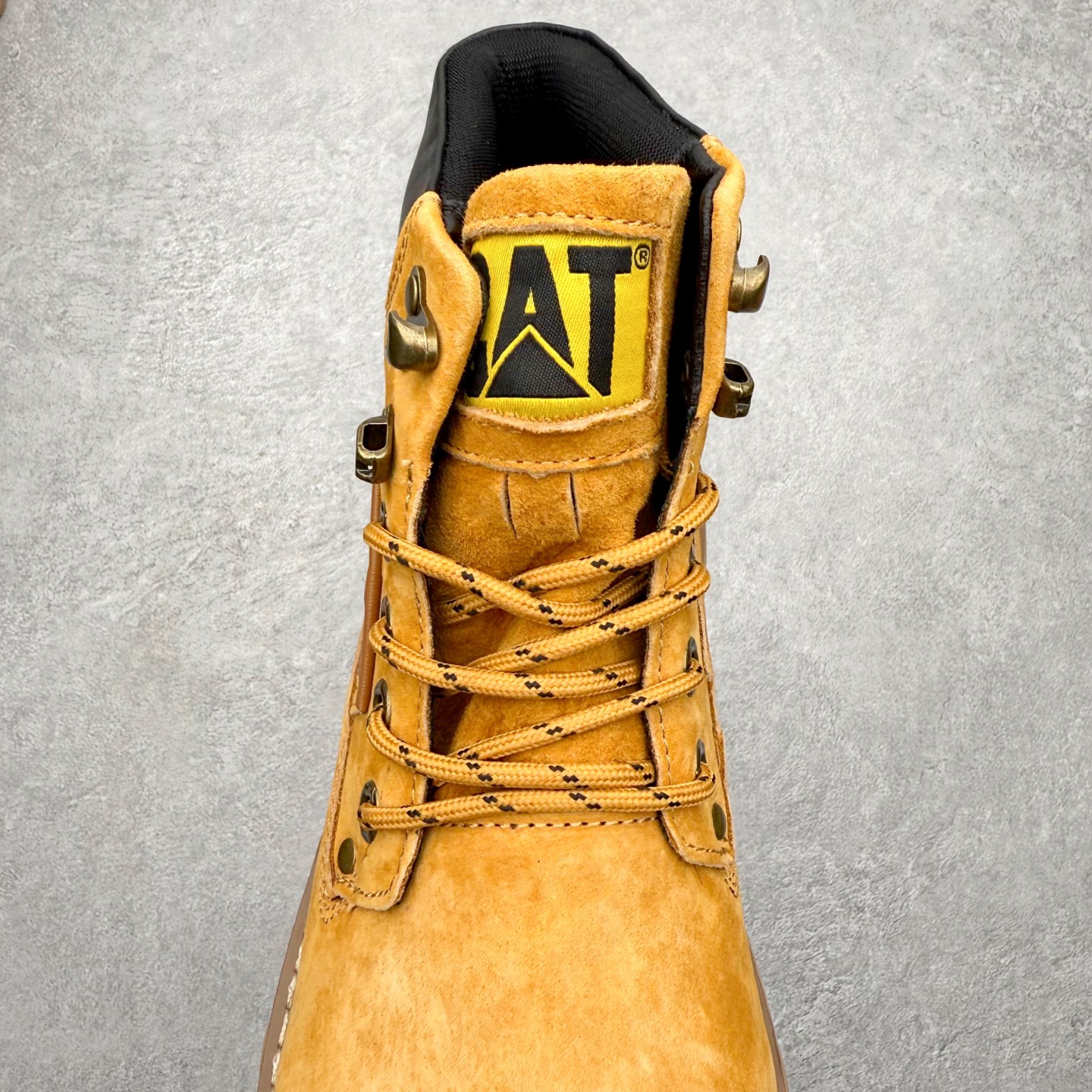 图片[5]-＃福利特价 CAT卡特 户外工装休闲马丁靴大黄靴系列 广东大厂品质 全新工艺升级 全鞋真牛皮材料 大底到五金都是代工厂原材料制作 同原版固特异永不开胶工艺 好货不杀猪 首单质量严格把控 全网独家首发 品质毋庸置疑 全套官网统一包装 今年冬季防寒户外专用 日常随意搭配 尺码：39 40 41 42 43 44（皮鞋码）-选品中心