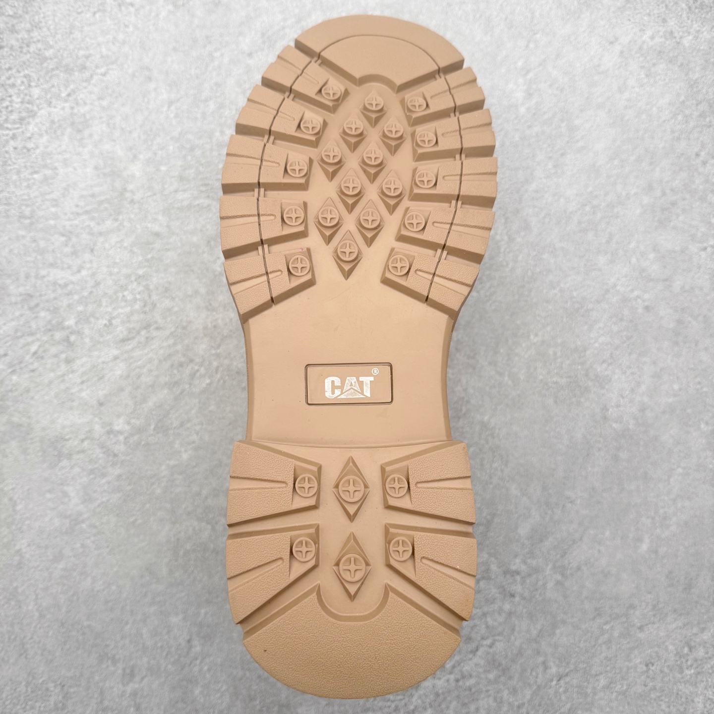 图片[9]-＃福利特价 CAT卡特 户外工装休闲马丁靴大黄靴系列 广东大厂品质 全新工艺升级 全鞋真牛皮材料 大底到五金都是代工厂原材料制作 同原版固特异永不开胶工艺 好货不杀猪 首单质量严格把控 全网独家首发 品质毋庸置疑 全套官网统一包装 今年冬季防寒户外专用 日常随意搭配 尺码：39 40 41 42 43 44（皮鞋码）-选品中心