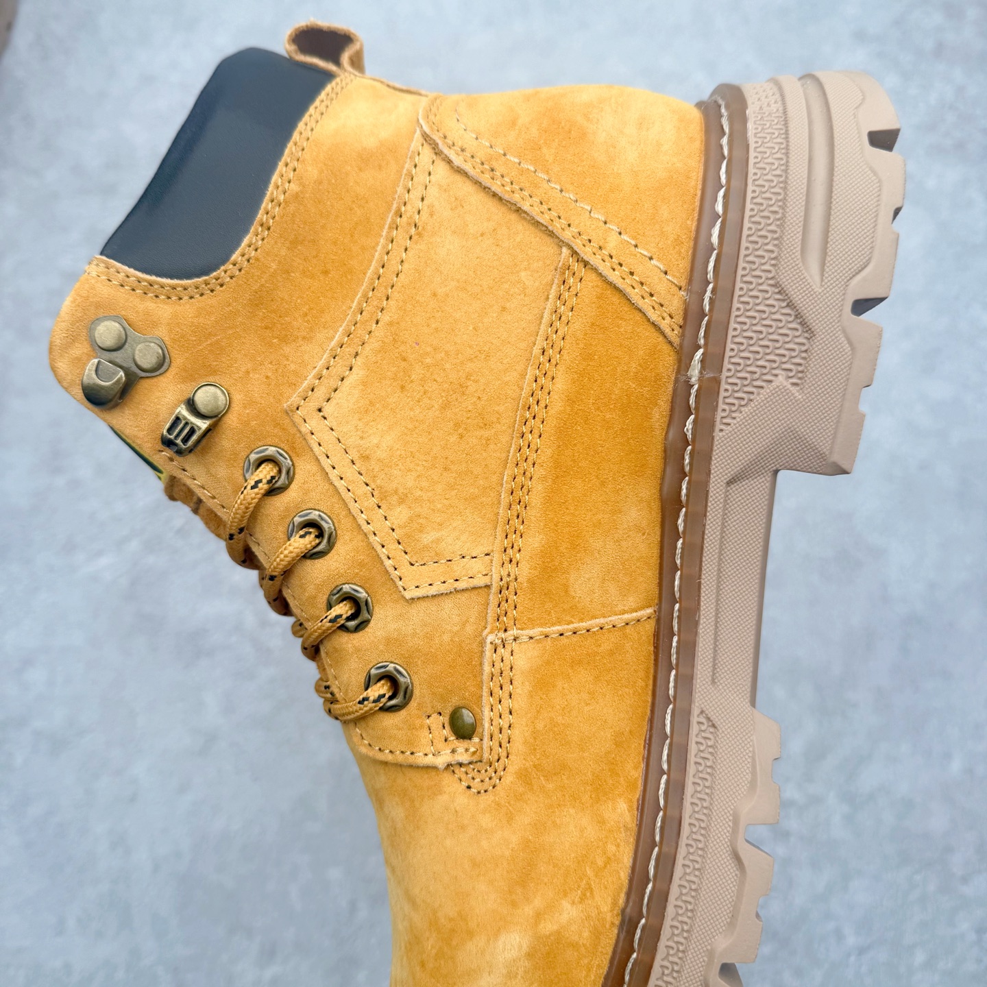 图片[7]-＃福利特价 CAT卡特 户外工装休闲马丁靴大黄靴系列 广东大厂品质 全新工艺升级 全鞋真牛皮材料 大底到五金都是代工厂原材料制作 同原版固特异永不开胶工艺 好货不杀猪 首单质量严格把控 全网独家首发 品质毋庸置疑 全套官网统一包装 今年冬季防寒户外专用 日常随意搭配 尺码：39 40 41 42 43 44（皮鞋码）-选品中心