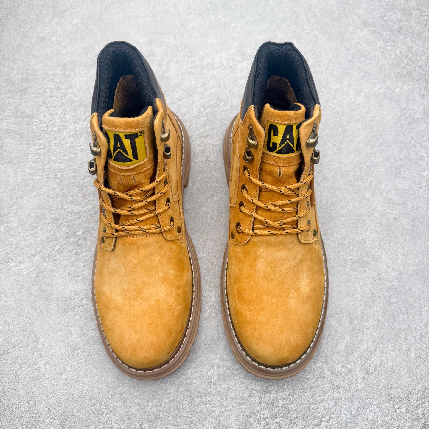 图片[2]-＃福利特价 CAT卡特 户外工装休闲马丁靴大黄靴系列 广东大厂品质 全新工艺升级 全鞋真牛皮材料 大底到五金都是代工厂原材料制作 同原版固特异永不开胶工艺 好货不杀猪 首单质量严格把控 全网独家首发 品质毋庸置疑 全套官网统一包装 今年冬季防寒户外专用 日常随意搭配 尺码：39 40 41 42 43 44（皮鞋码）-选品中心