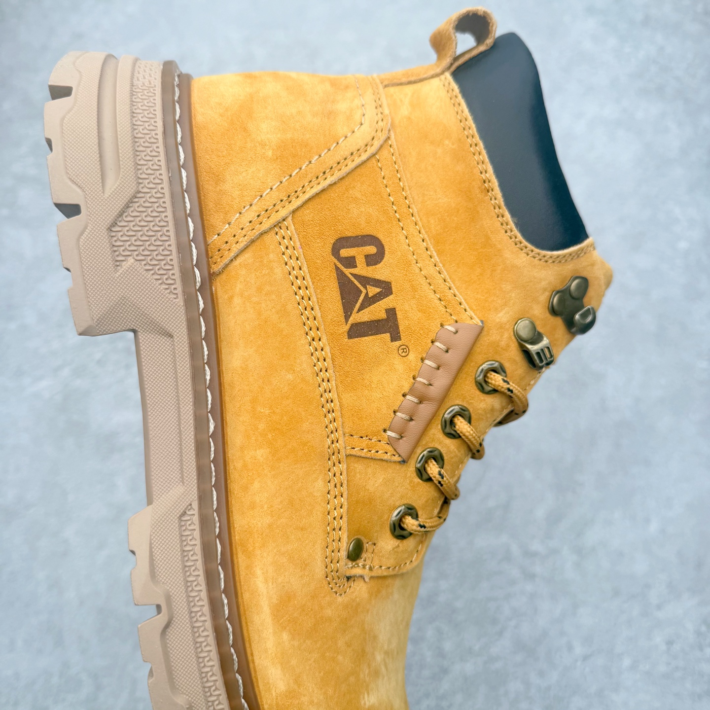 图片[6]-＃福利特价 CAT卡特 户外工装休闲马丁靴大黄靴系列 广东大厂品质 全新工艺升级 全鞋真牛皮材料 大底到五金都是代工厂原材料制作 同原版固特异永不开胶工艺 好货不杀猪 首单质量严格把控 全网独家首发 品质毋庸置疑 全套官网统一包装 今年冬季防寒户外专用 日常随意搭配 尺码：39 40 41 42 43 44（皮鞋码）-选品中心