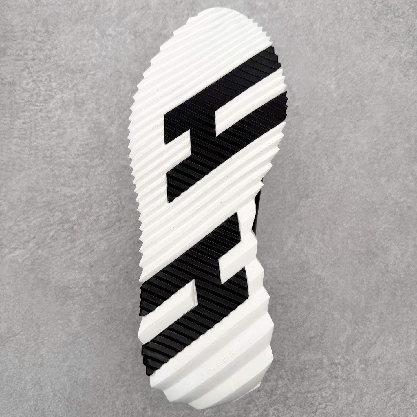 图片[9]-Hermes 爱马仕 Bouncing 老钱风 皮面款 低帮休闲鞋 海淘代购同渠道品质 高端零售 外贸充正专供 原版购入开发 ZP级全套包装 完美楦型 正确卡色 大底 质感媲美原版 细节与原版一致 请注意区分市面通货材 尺码：39 40 41 42 43 44 45-选品中心