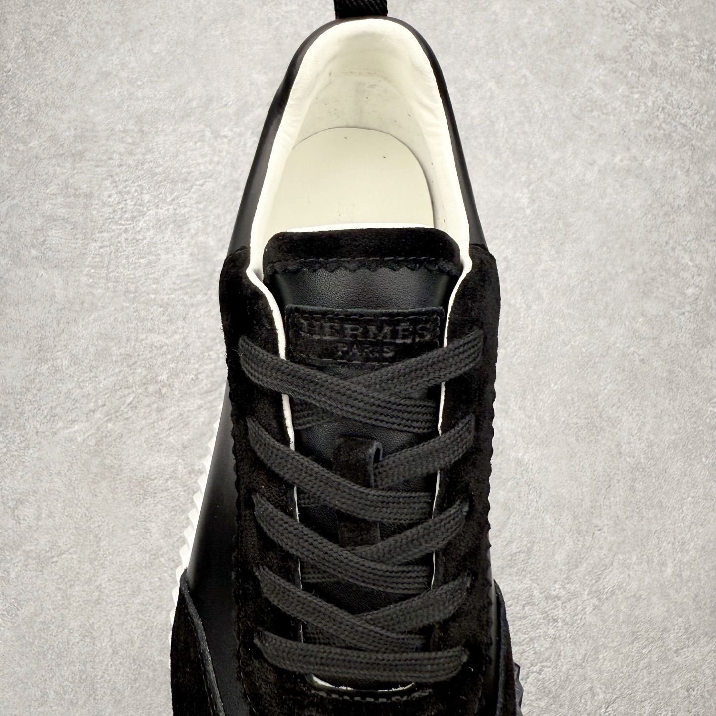 图片[5]-Hermes 爱马仕 Bouncing 老钱风 皮面款 低帮休闲鞋 海淘代购同渠道品质 高端零售 外贸充正专供 原版购入开发 ZP级全套包装 完美楦型 正确卡色 大底 质感媲美原版 细节与原版一致 请注意区分市面通货材 尺码：39 40 41 42 43 44 45-选品中心